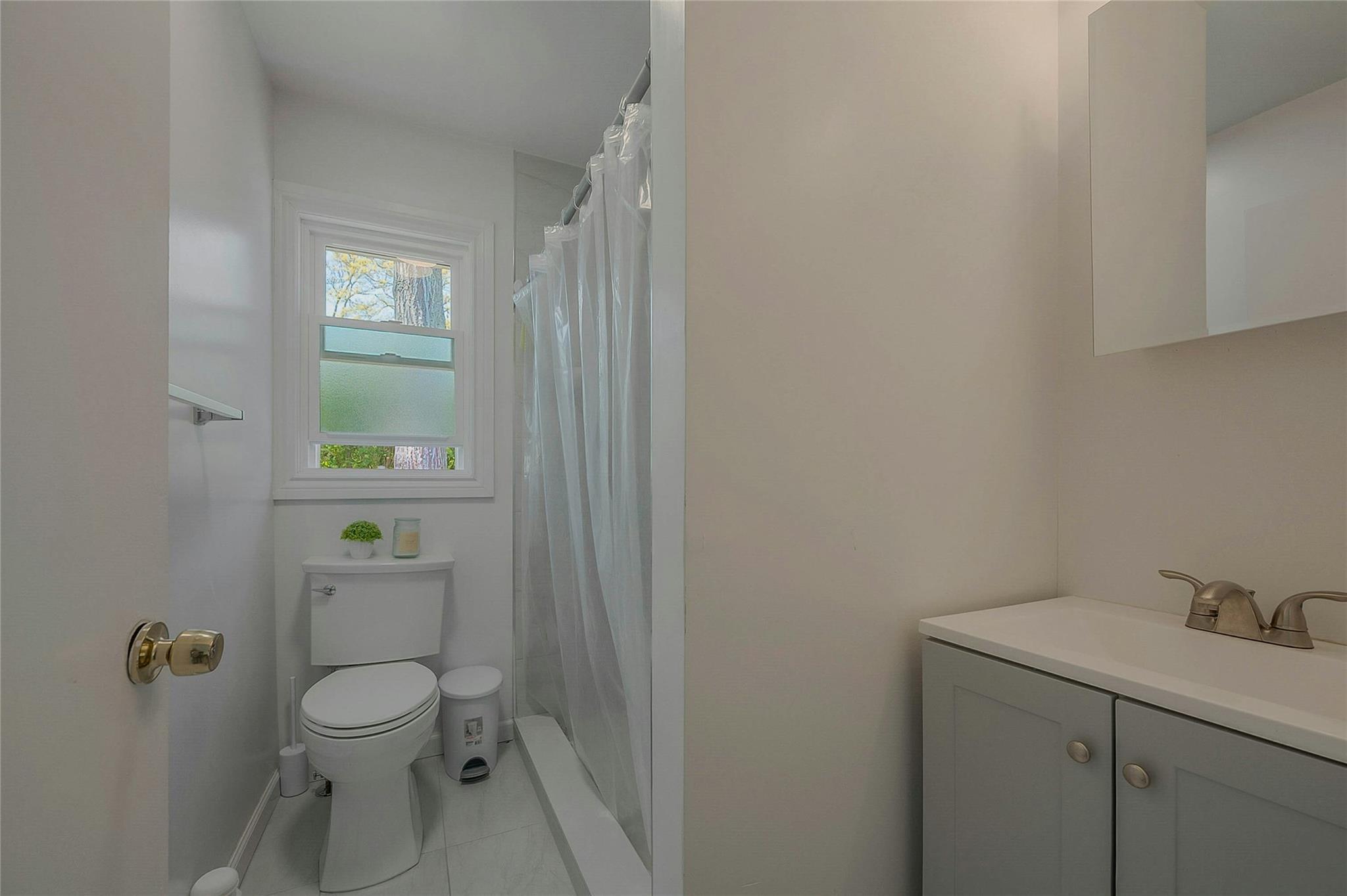 Single Family Lynncliff  Suffolk County, NY 11946, MLS-859367-10