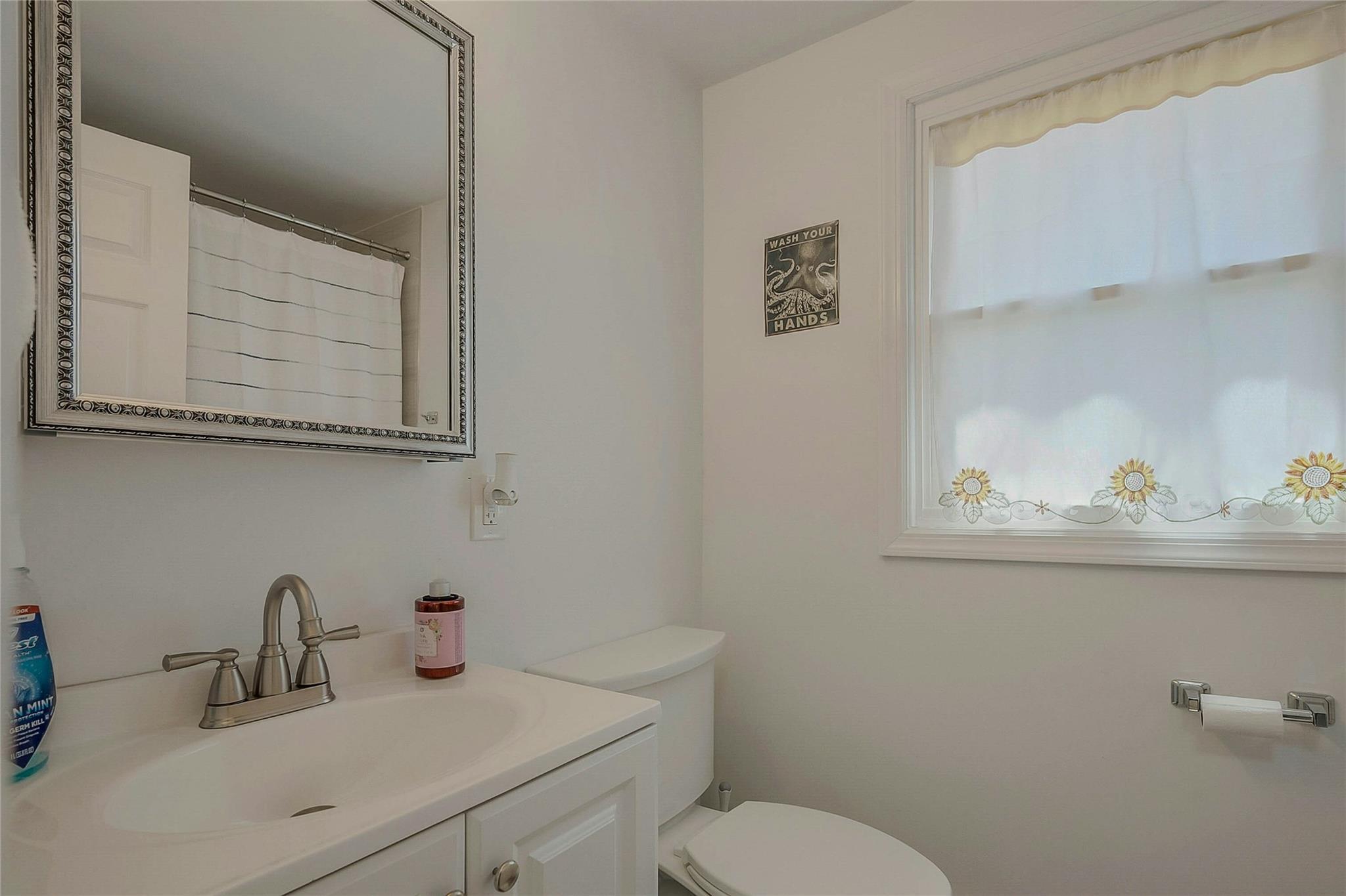 Single Family Lynncliff  Suffolk County, NY 11946, MLS-859367-5