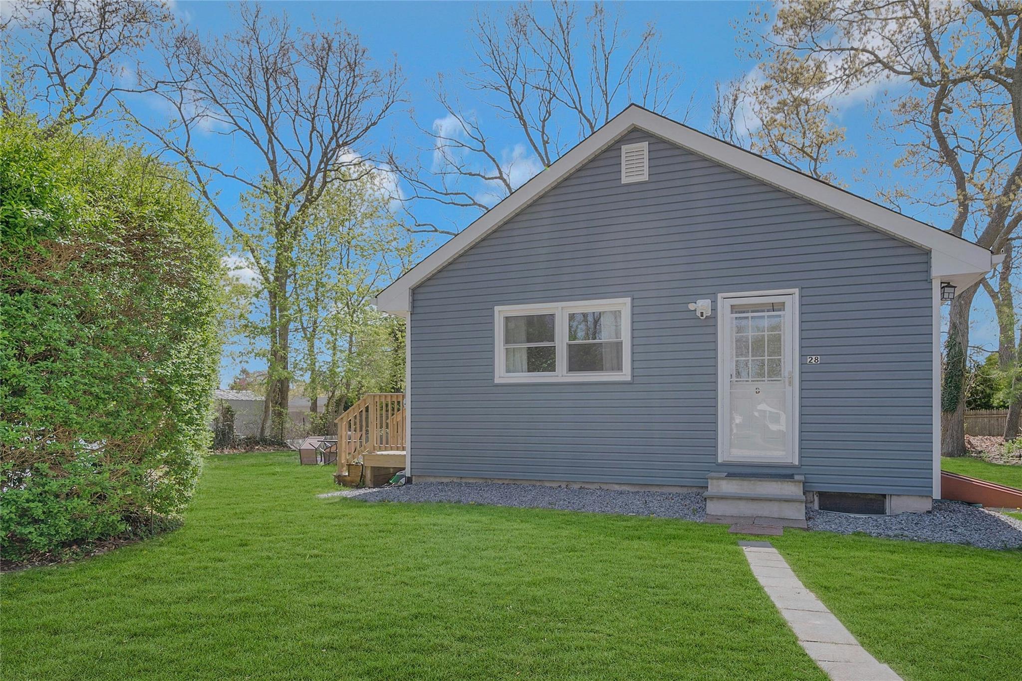 Single Family Lynncliff  Suffolk County, NY 11946, MLS-859367-6