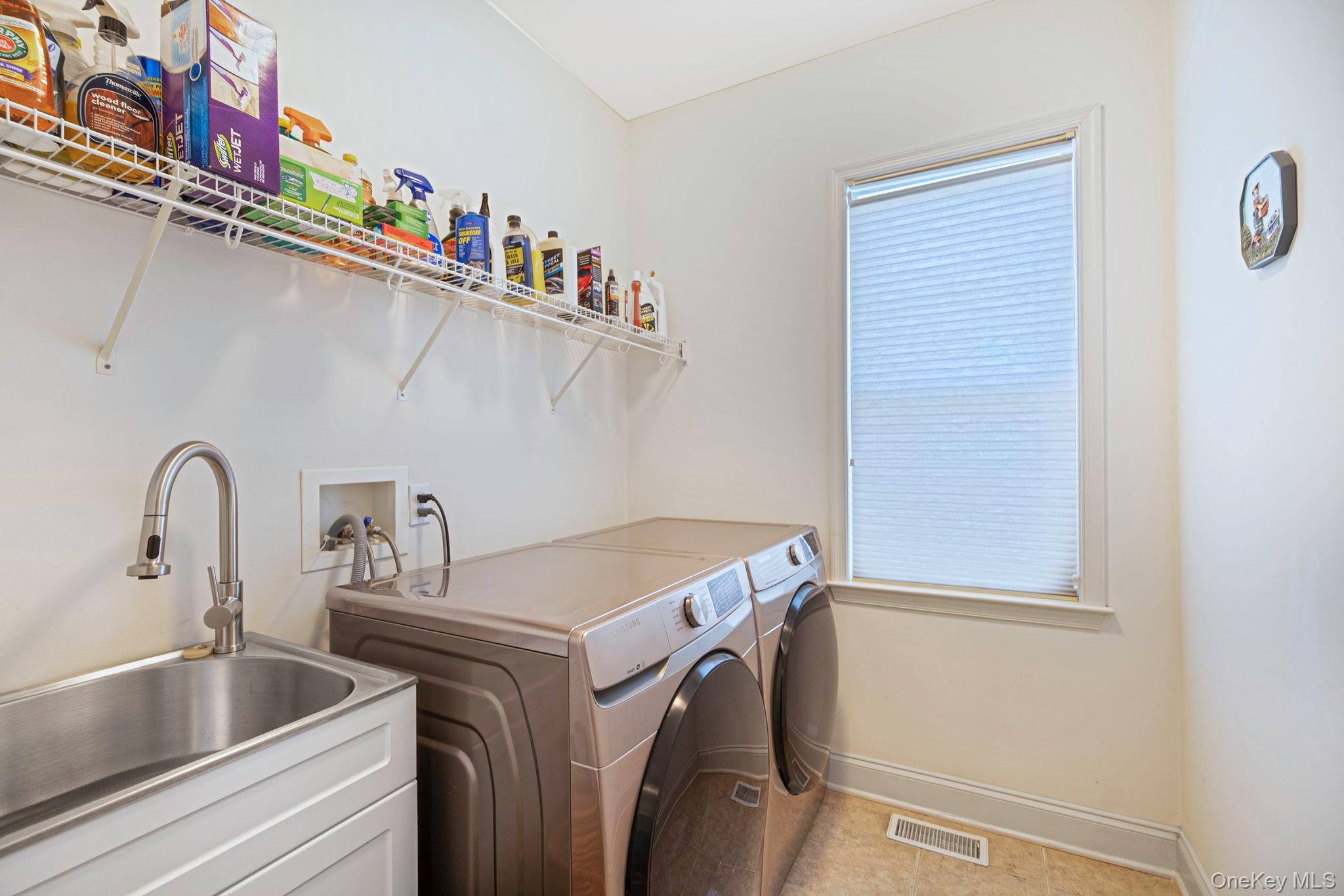 Single Family Pinehurst  Suffolk County, NY 11766, MLS-859372-22