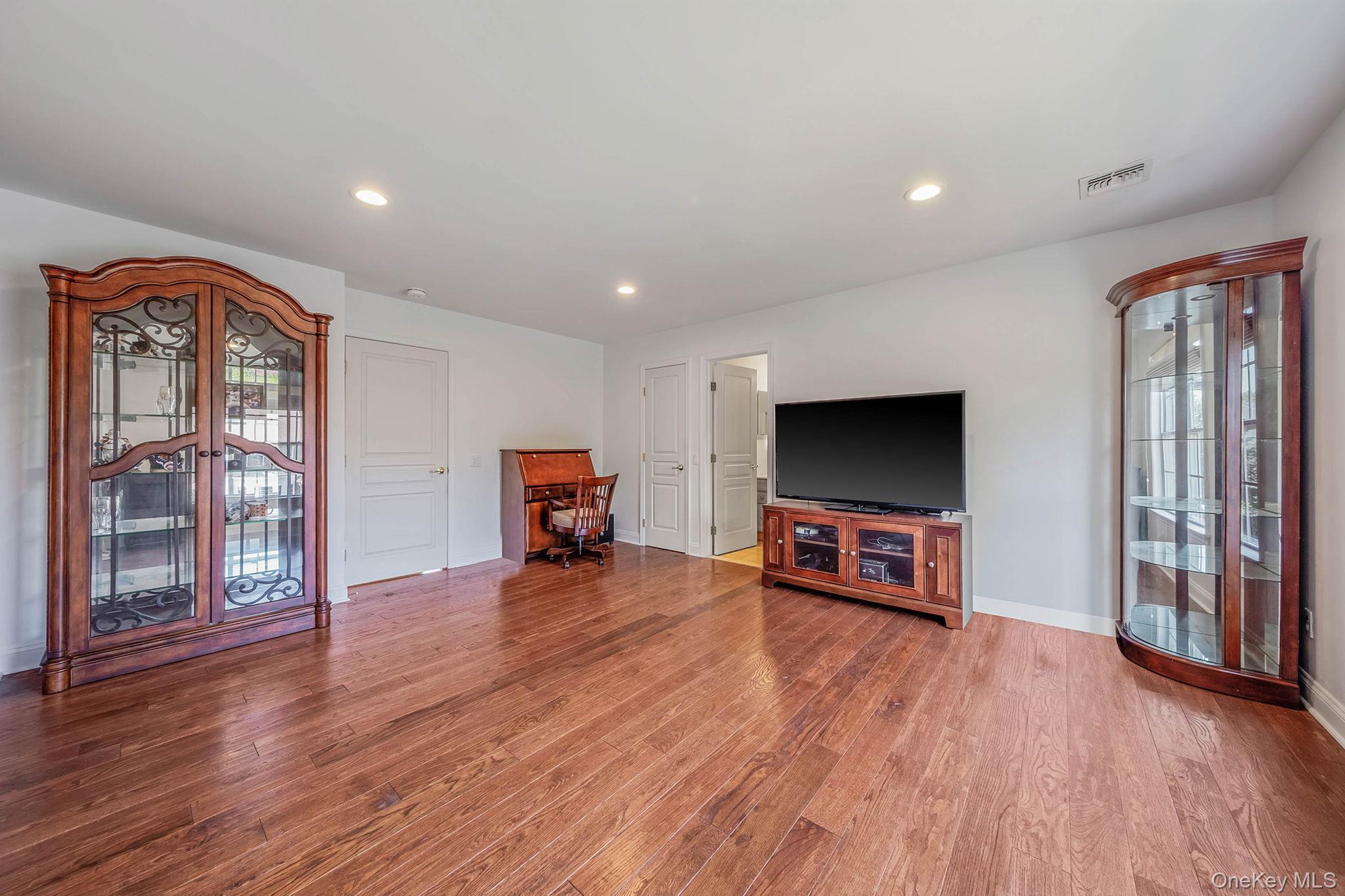 Single Family Pinehurst  Suffolk County, NY 11766, MLS-859372-32