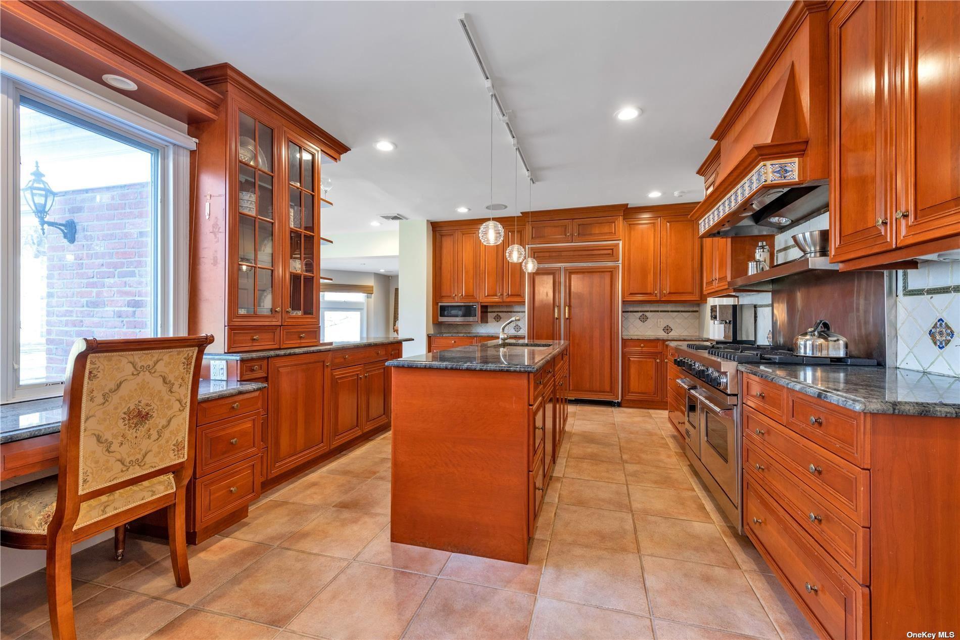 Single Family Barkers Point  Nassau County, NY 11050, MLS-859386-10