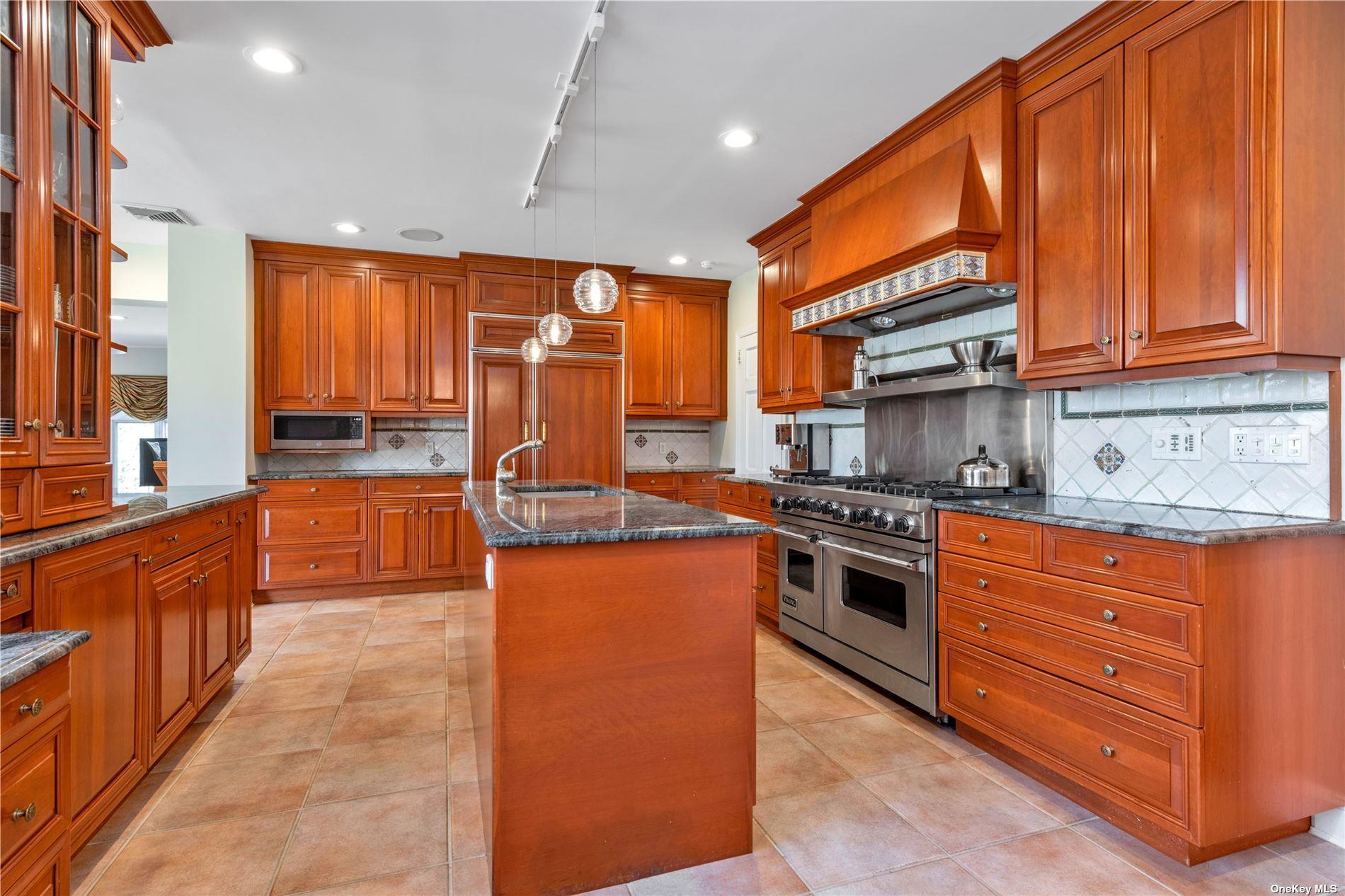 Single Family Barkers Point  Nassau County, NY 11050, MLS-859386-11