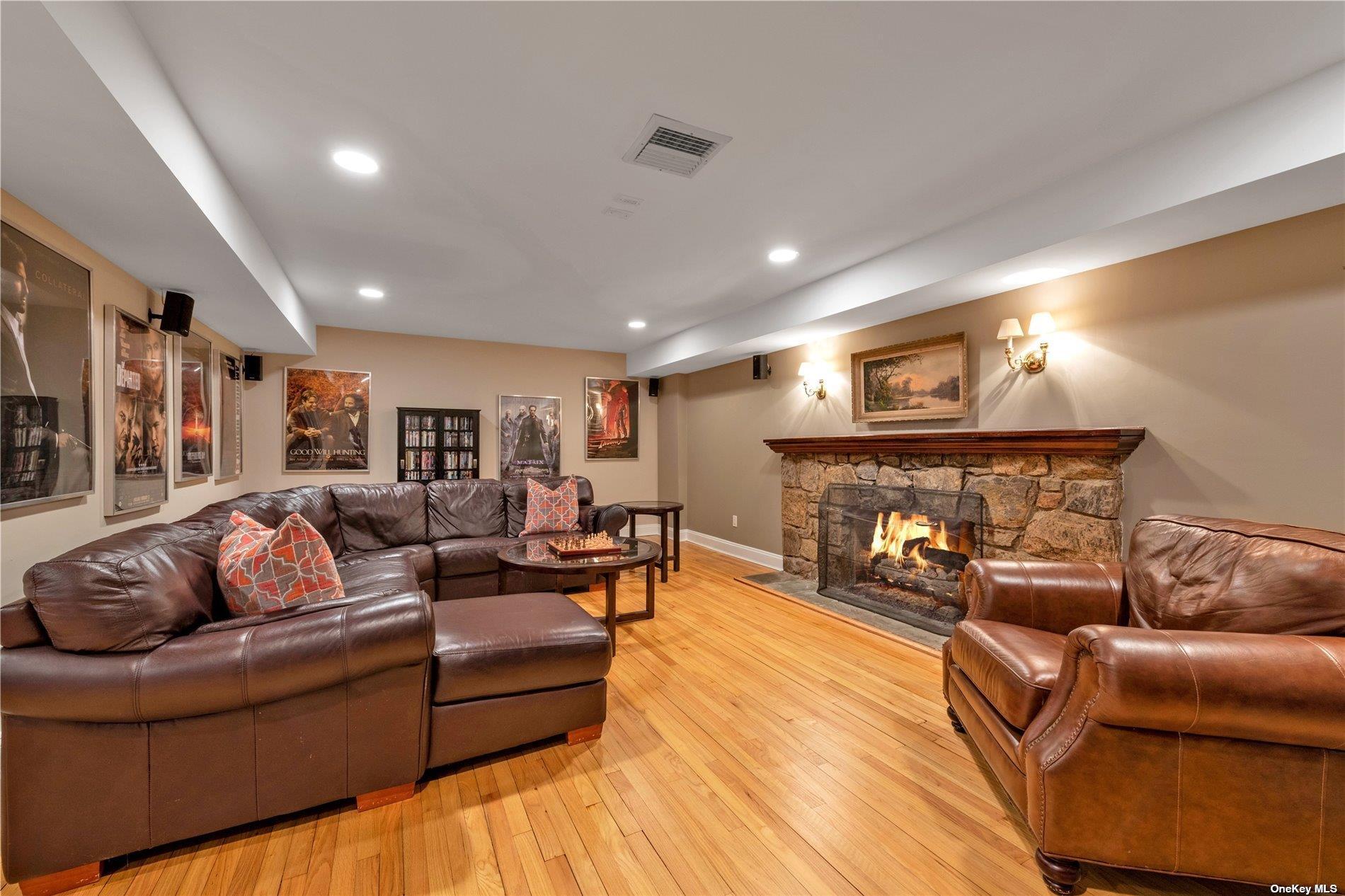 Single Family Barkers Point  Nassau County, NY 11050, MLS-859386-22