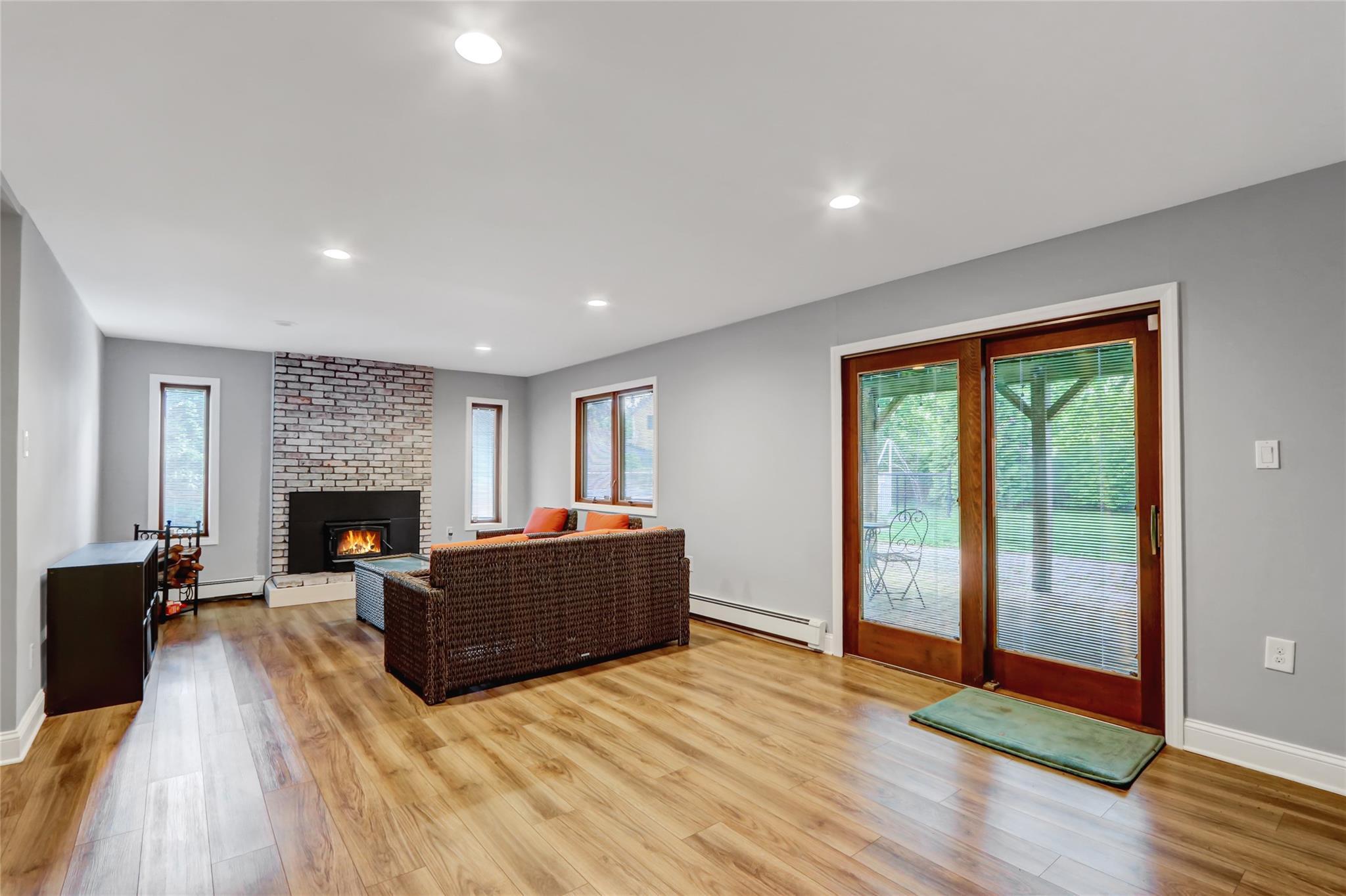 Single Family Henearly  Suffolk County, NY 11764, MLS-859404-21