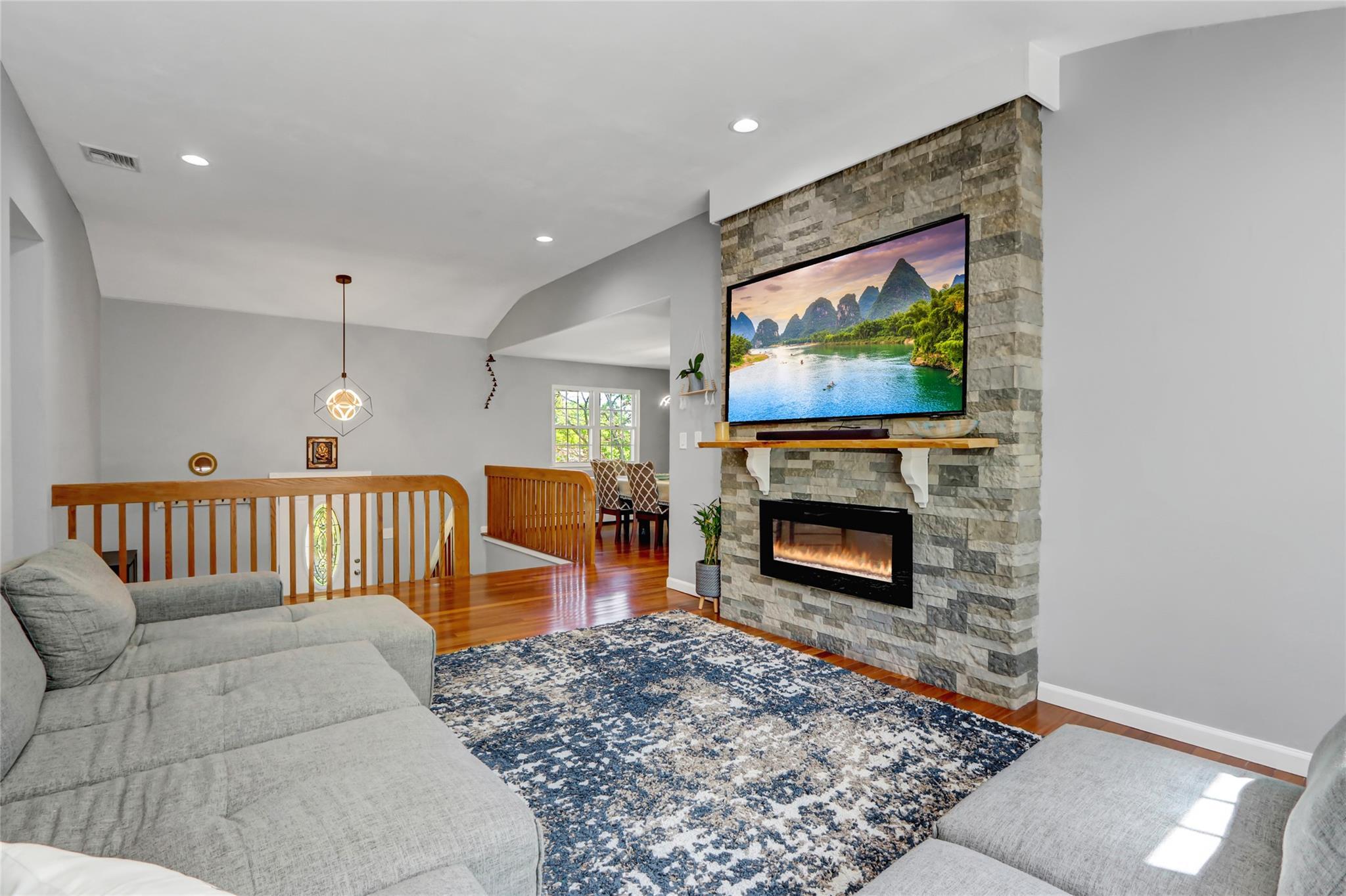 Single Family Henearly  Suffolk County, NY 11764, MLS-859404-6