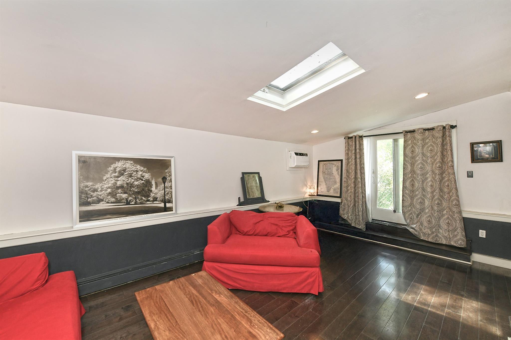 Single Family Hunters  Suffolk County, NY 11746, MLS-859414-11