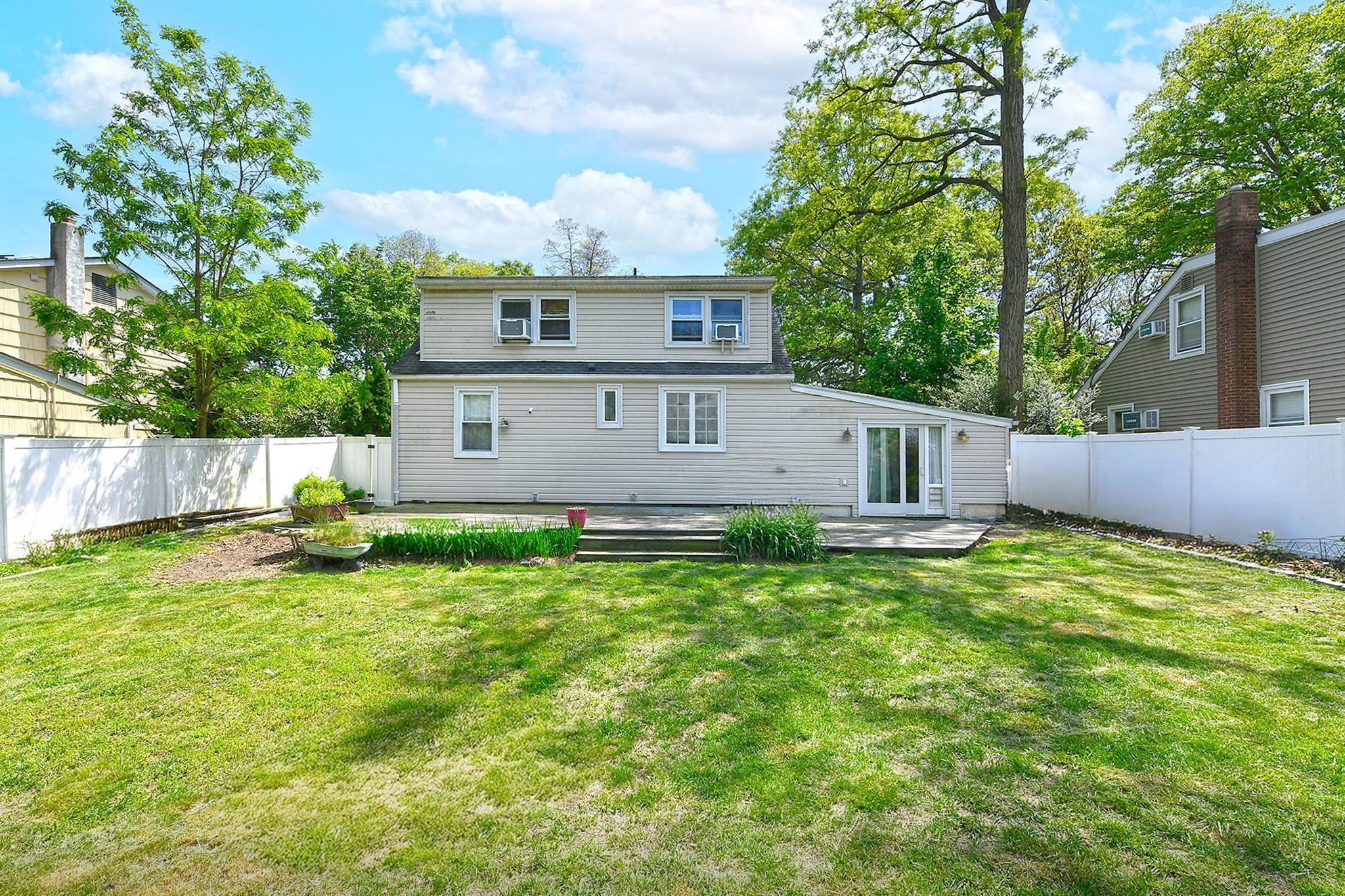 Single Family Hunters  Suffolk County, NY 11746, MLS-859414-17