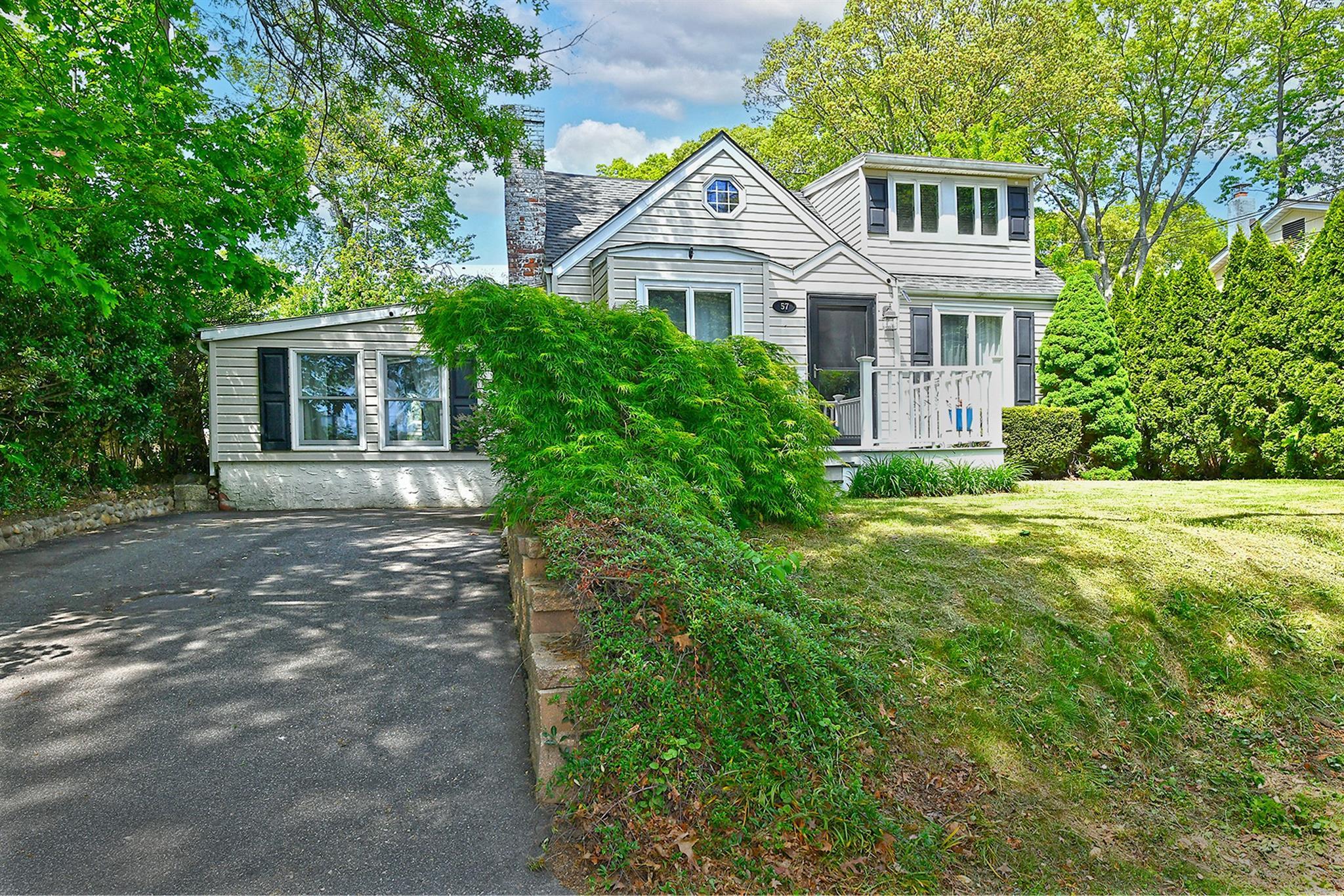 Single Family Hunters  Suffolk County, NY 11746, MLS-859414-2