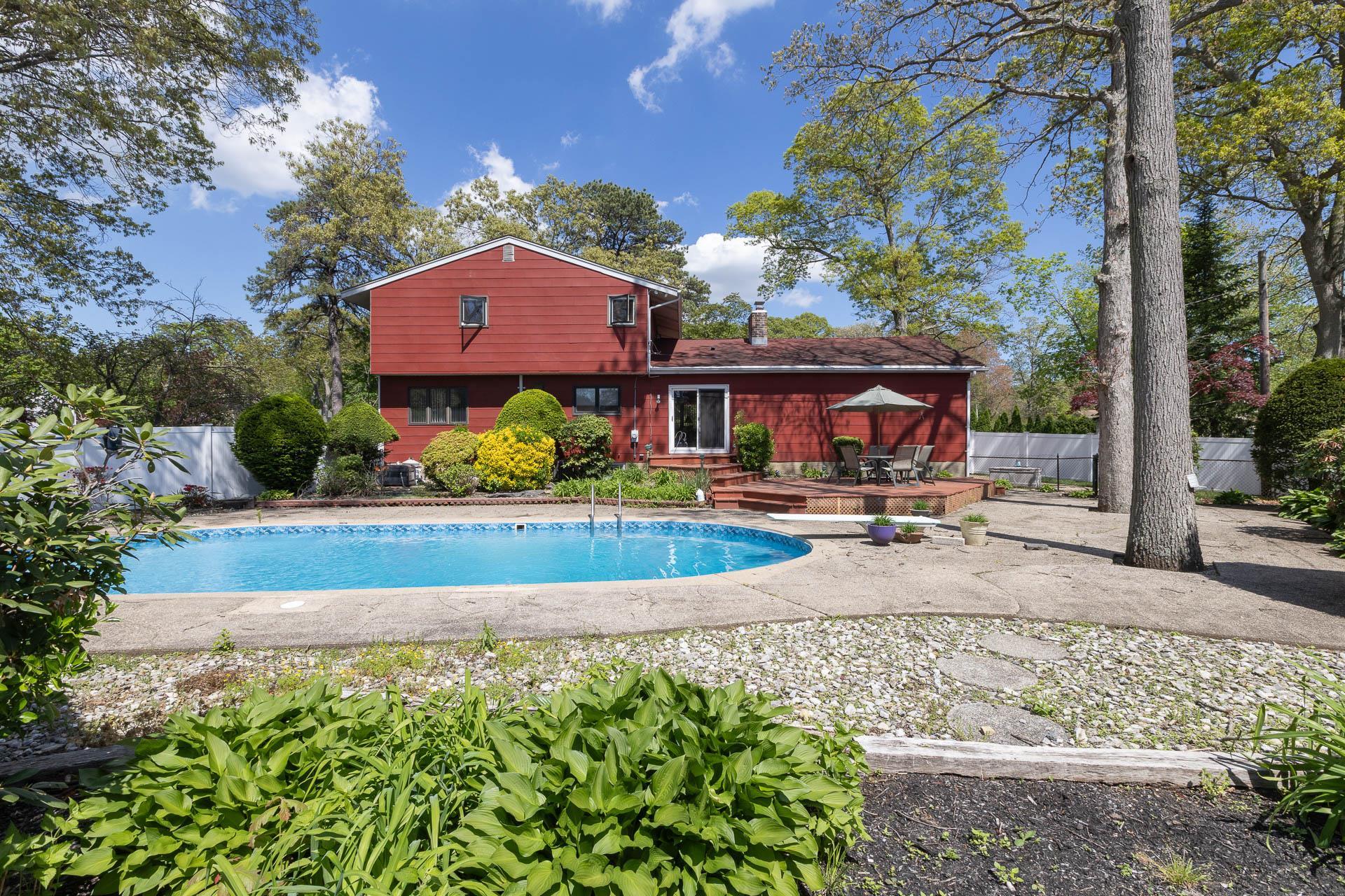 Single Family Bow  Suffolk County, NY 11788, MLS-859439-21