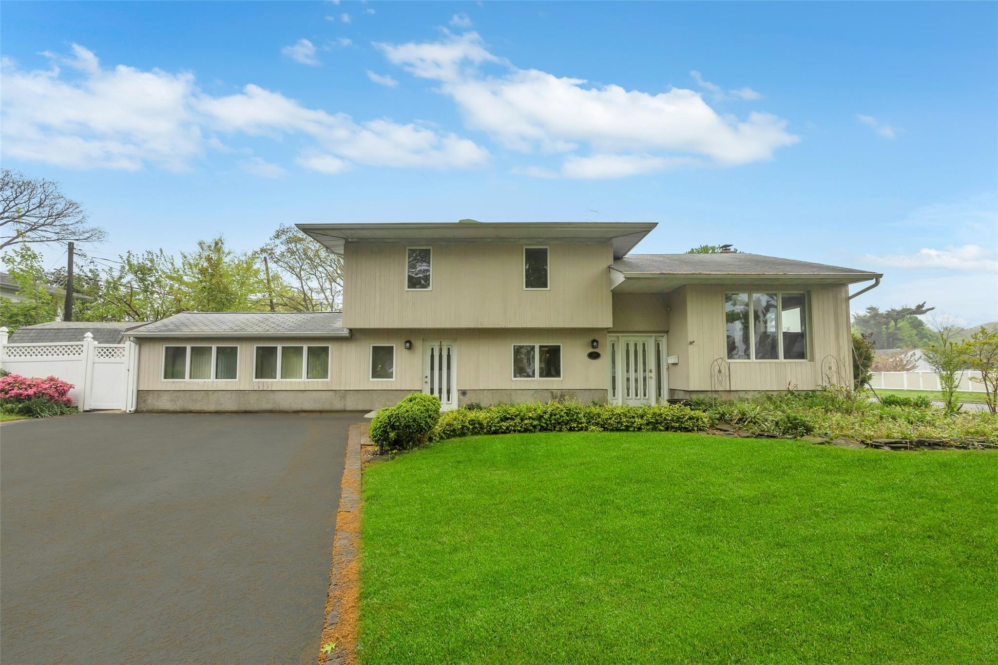 Single Family Rensselaer  Suffolk County, NY 11725, MLS-859454-2
