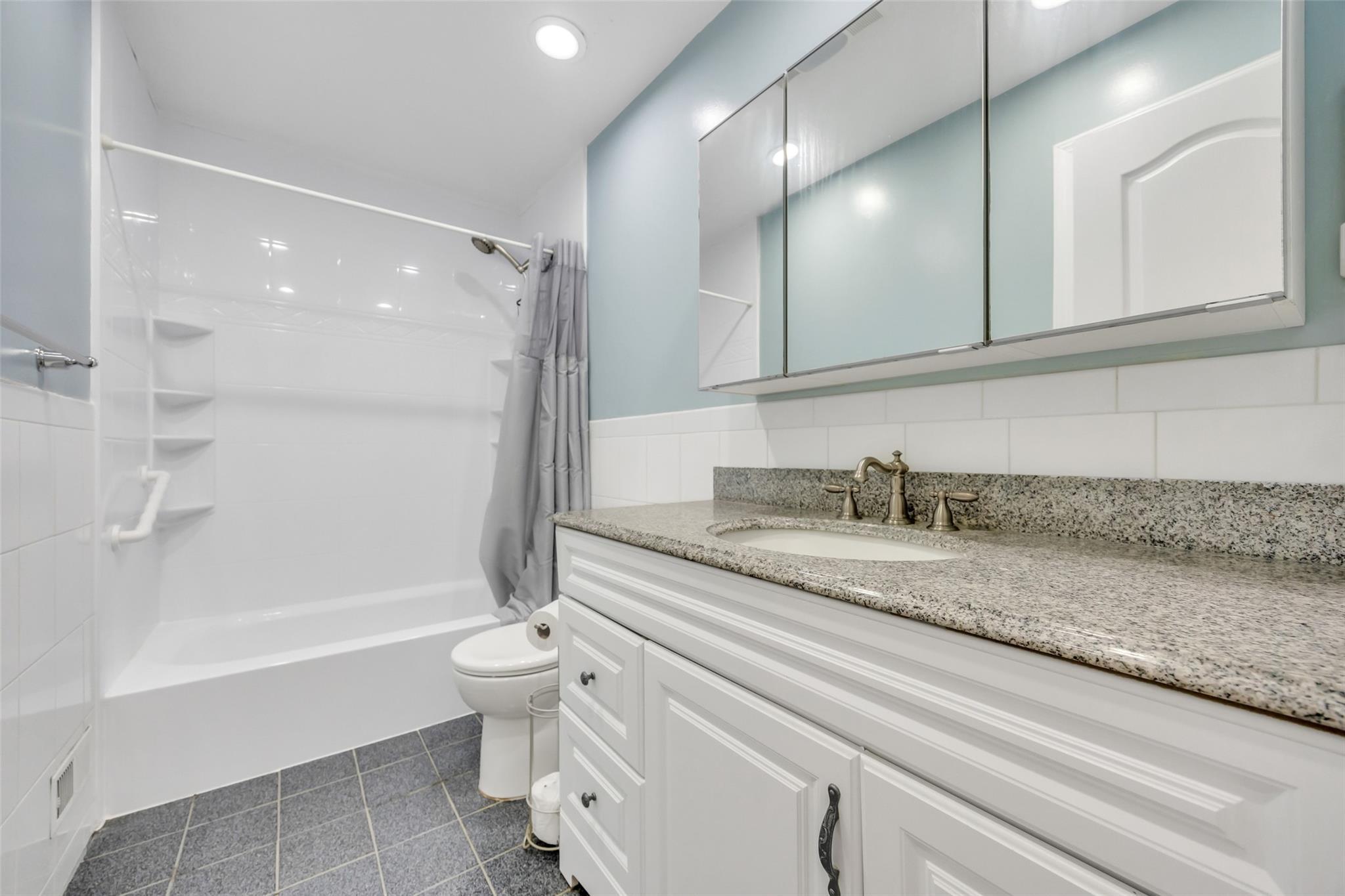 Single Family Rensselaer  Suffolk County, NY 11725, MLS-859454-26
