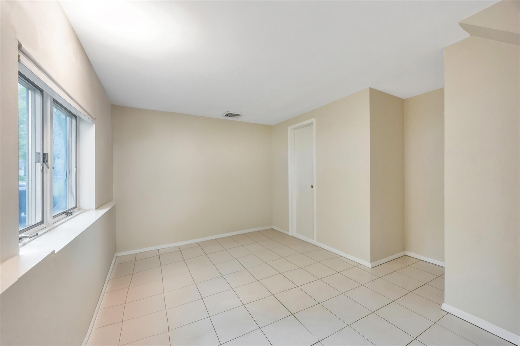 Single Family Rensselaer  Suffolk County, NY 11725, MLS-859454-27