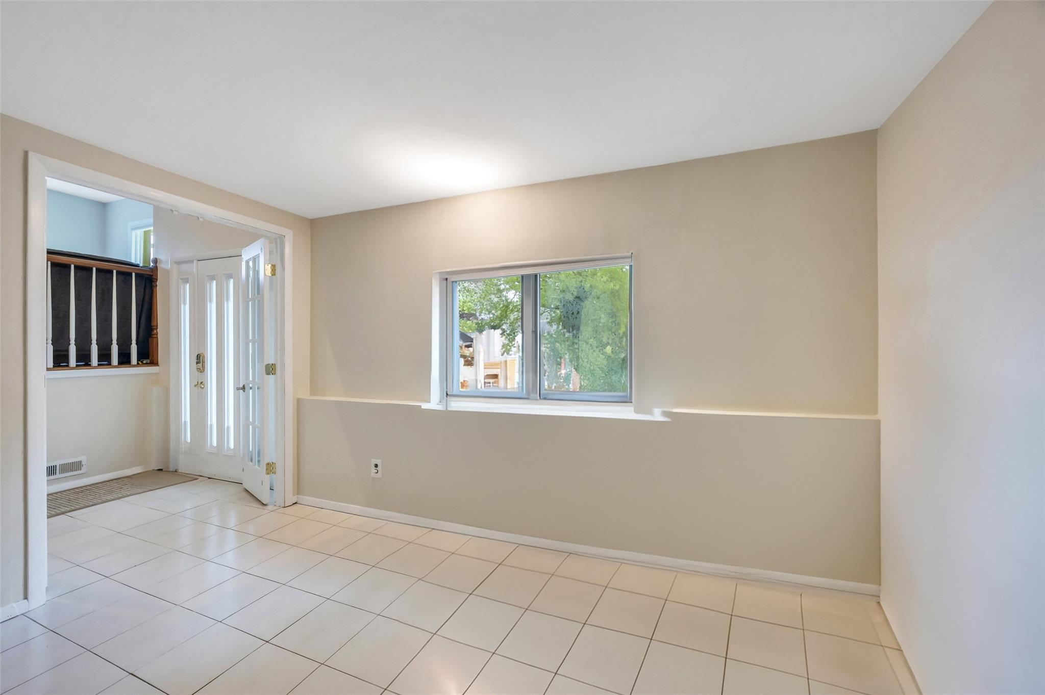 Single Family Rensselaer  Suffolk County, NY 11725, MLS-859454-28