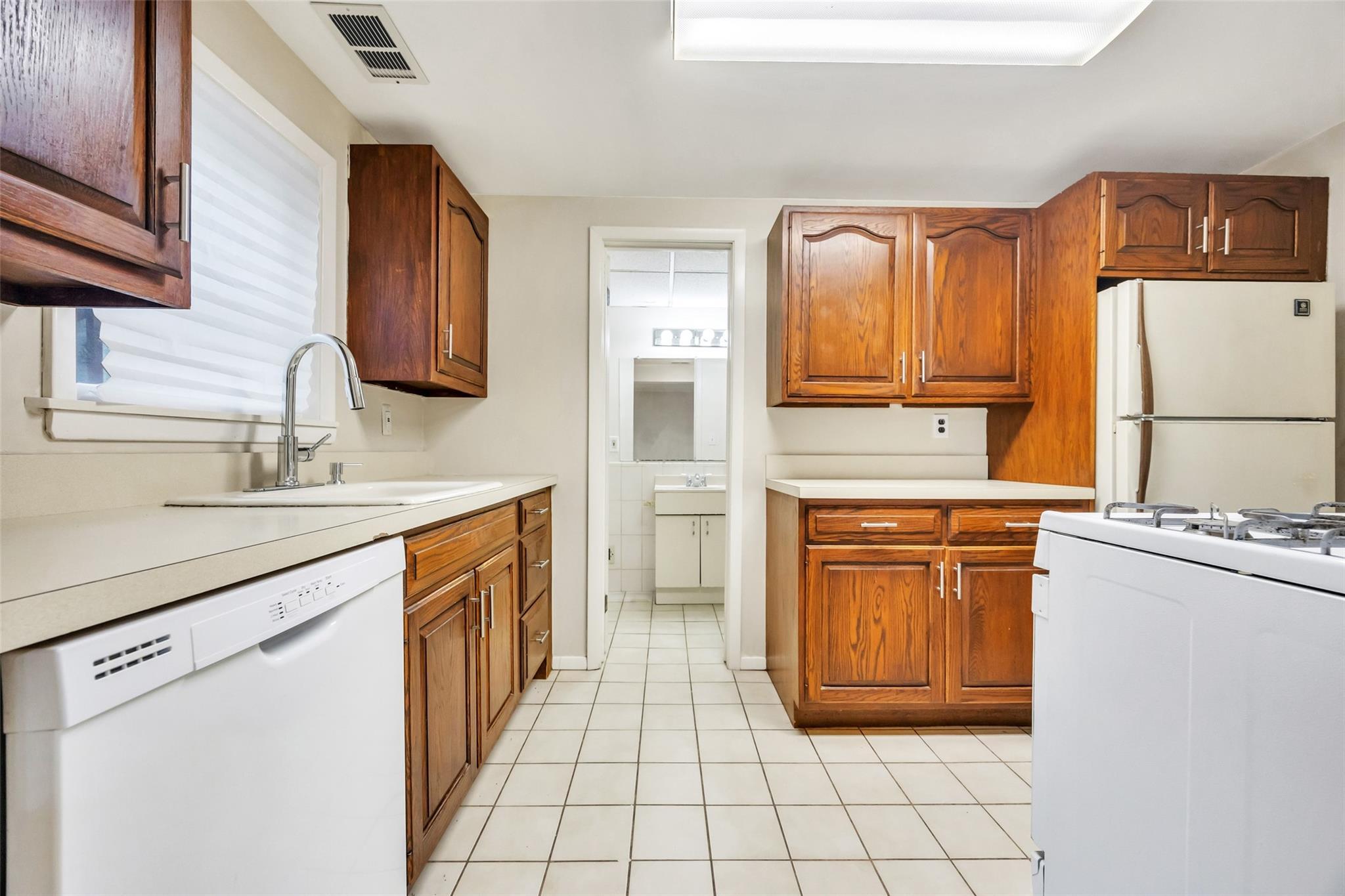 Single Family Rensselaer  Suffolk County, NY 11725, MLS-859454-29