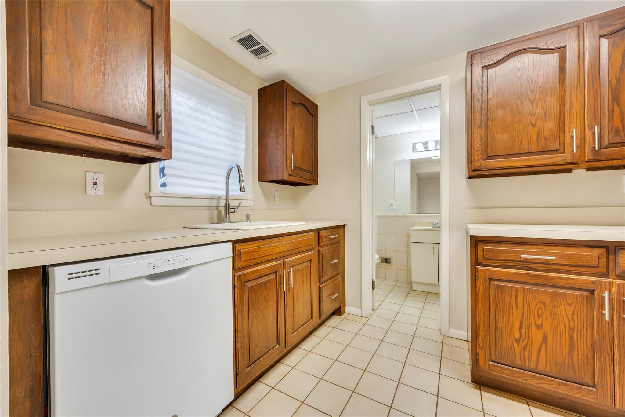 Single Family Rensselaer  Suffolk County, NY 11725, MLS-859454-30