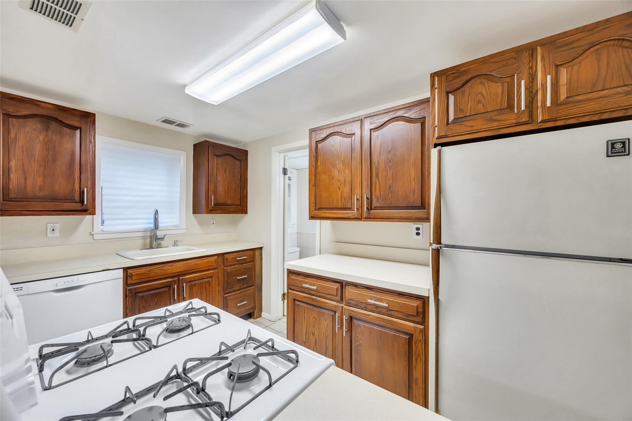 Single Family Rensselaer  Suffolk County, NY 11725, MLS-859454-31