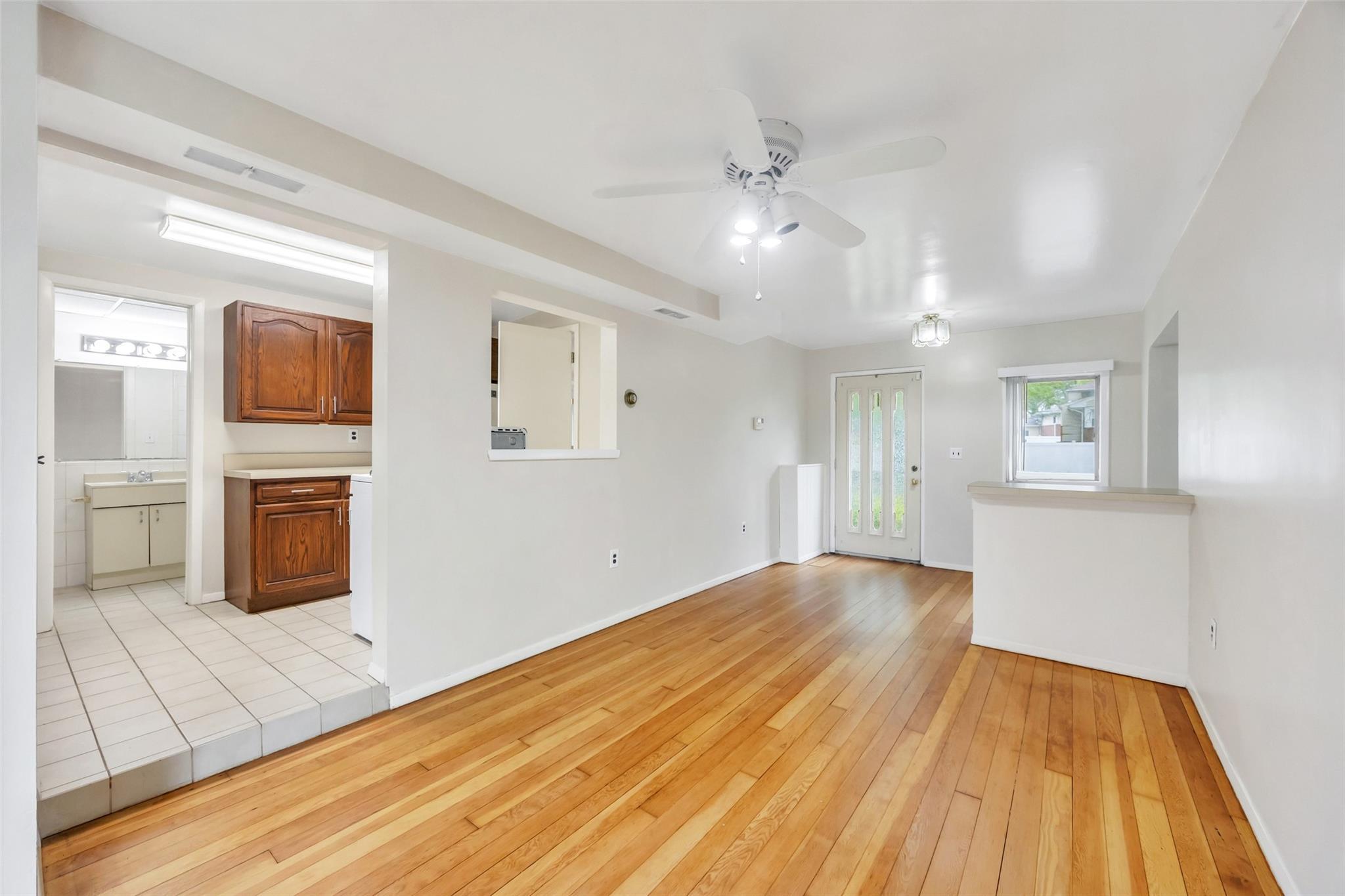 Single Family Rensselaer  Suffolk County, NY 11725, MLS-859454-33