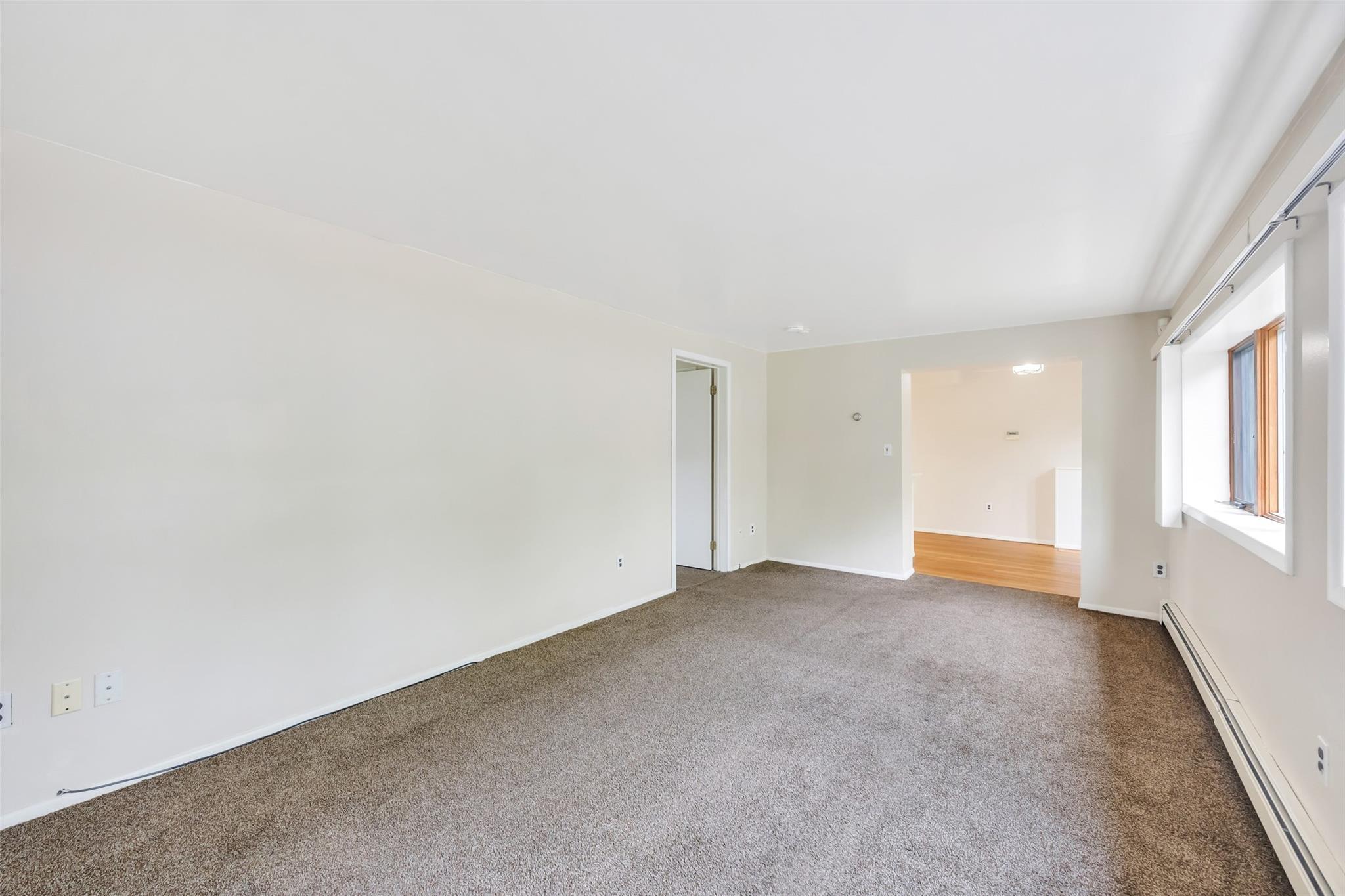 Single Family Rensselaer  Suffolk County, NY 11725, MLS-859454-39