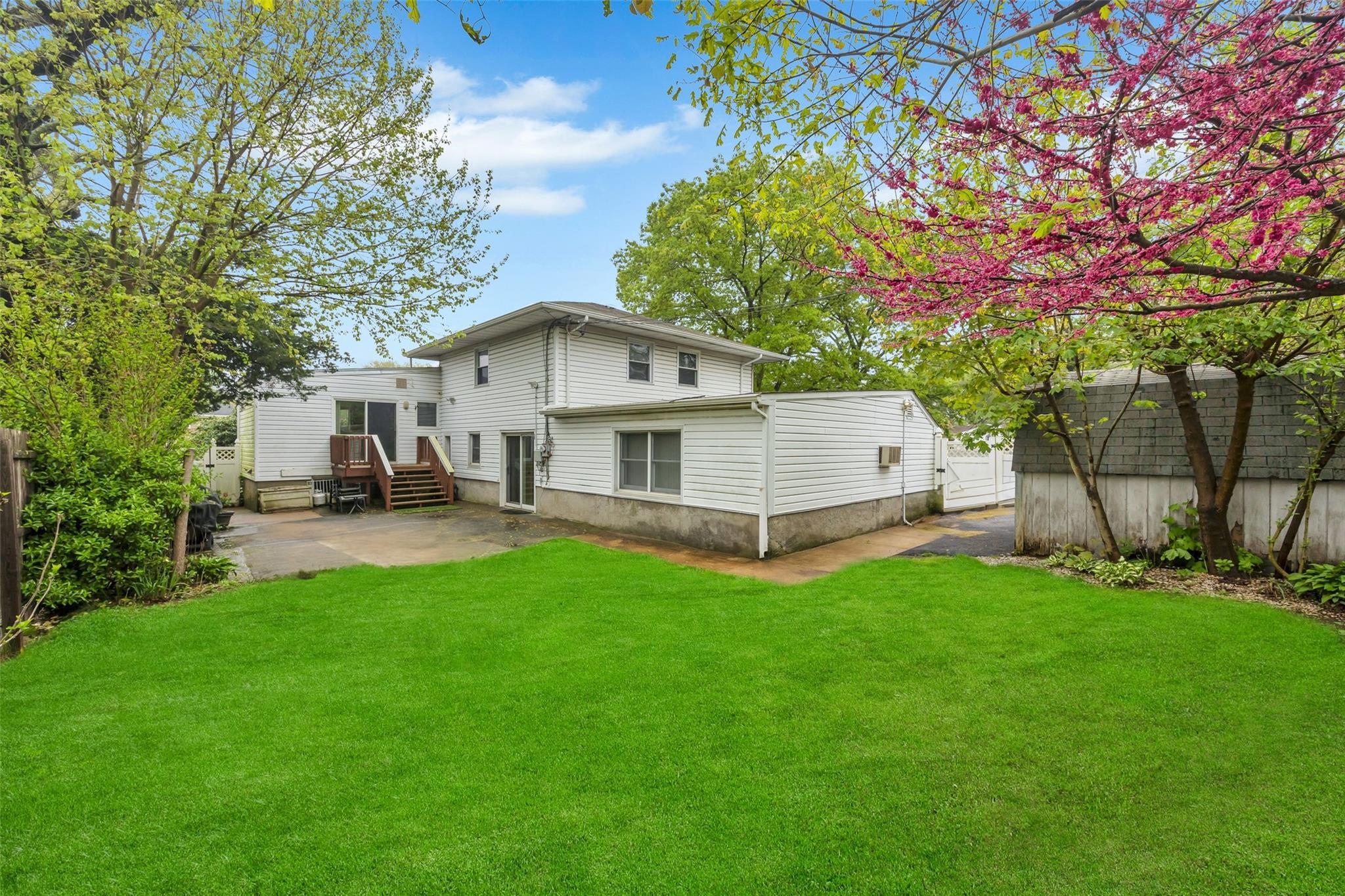 Single Family Rensselaer  Suffolk County, NY 11725, MLS-859454-45