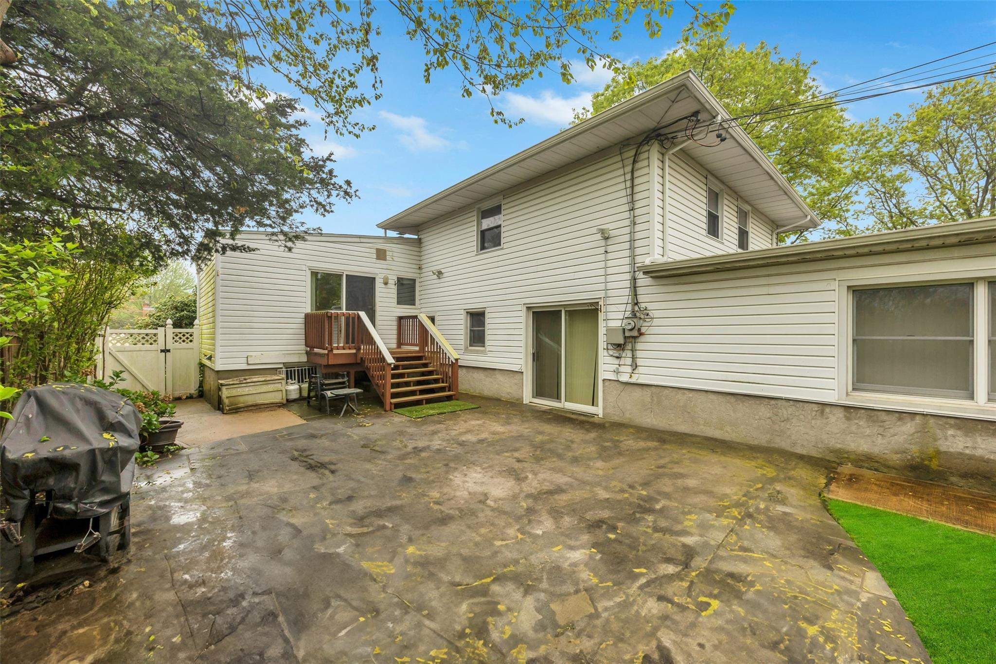 Single Family Rensselaer  Suffolk County, NY 11725, MLS-859454-47