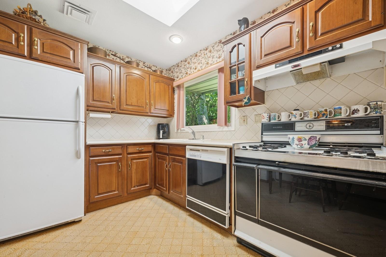 Single Family Carling  Nassau County, NY 11040, MLS-859459-13