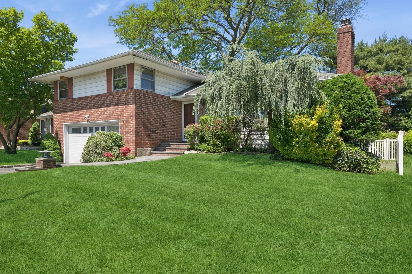 Single Family Carling  Nassau County, NY 11040, MLS-859459-2