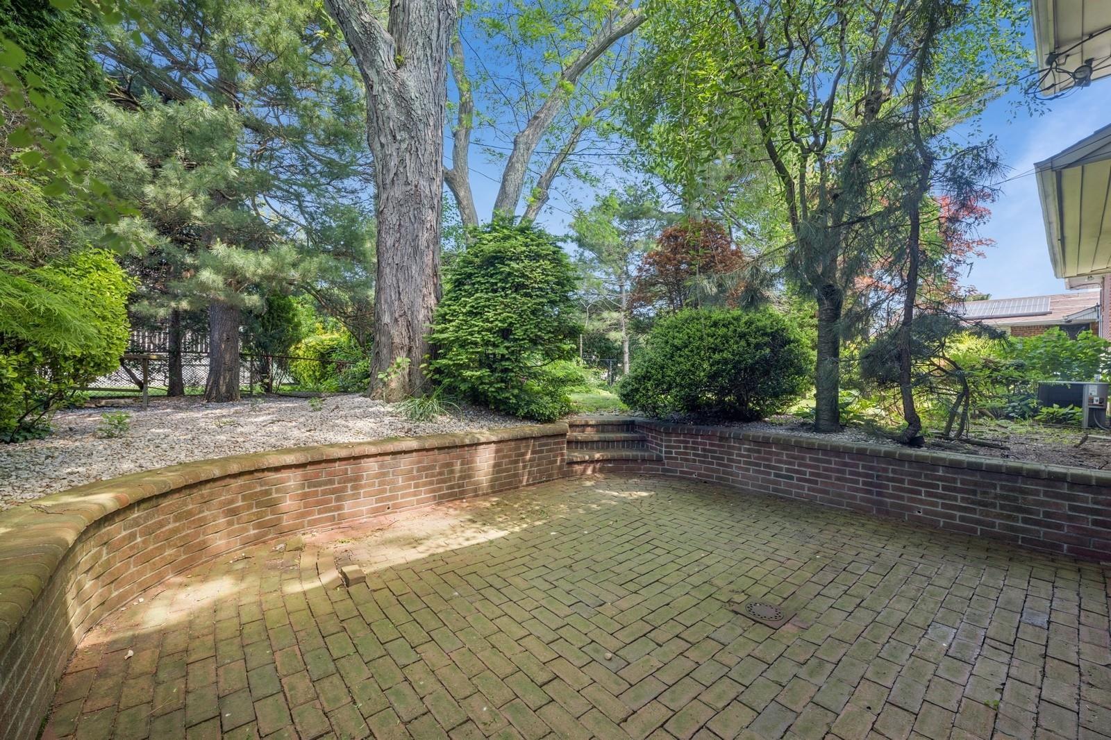 Single Family Carling  Nassau County, NY 11040, MLS-859459-23