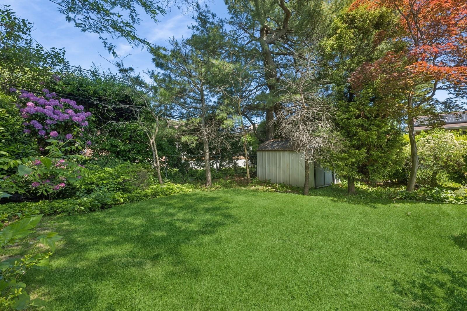 Single Family Carling  Nassau County, NY 11040, MLS-859459-29