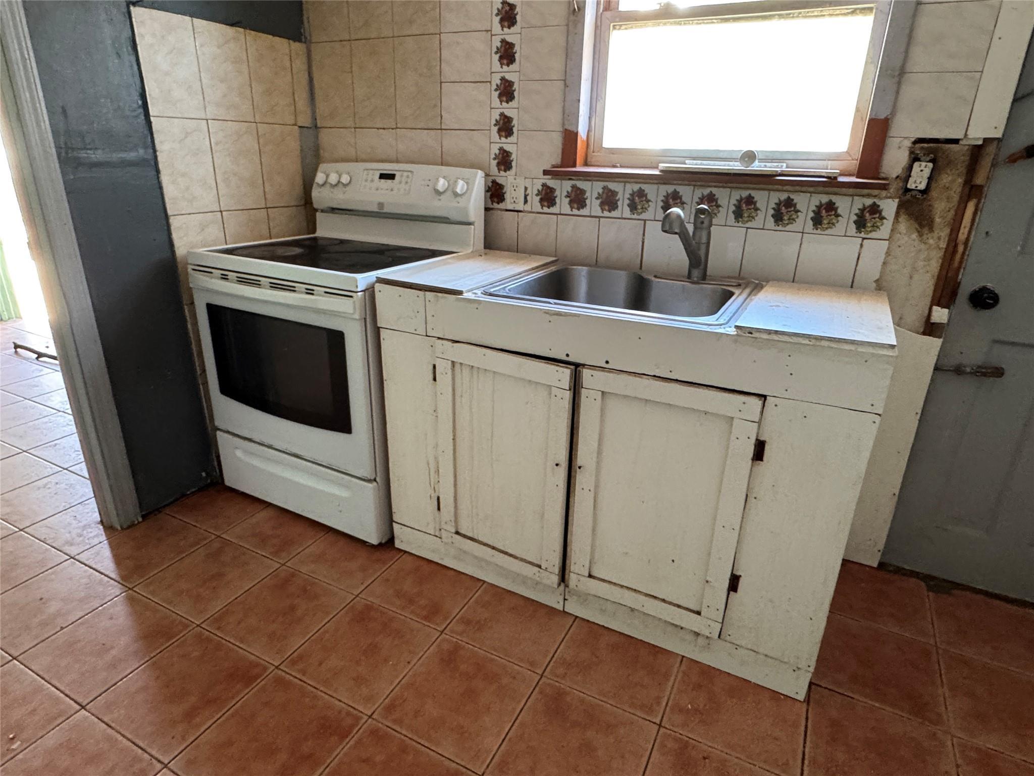 Single Family Candlewood  Suffolk County, NY 11706, MLS-859487-2