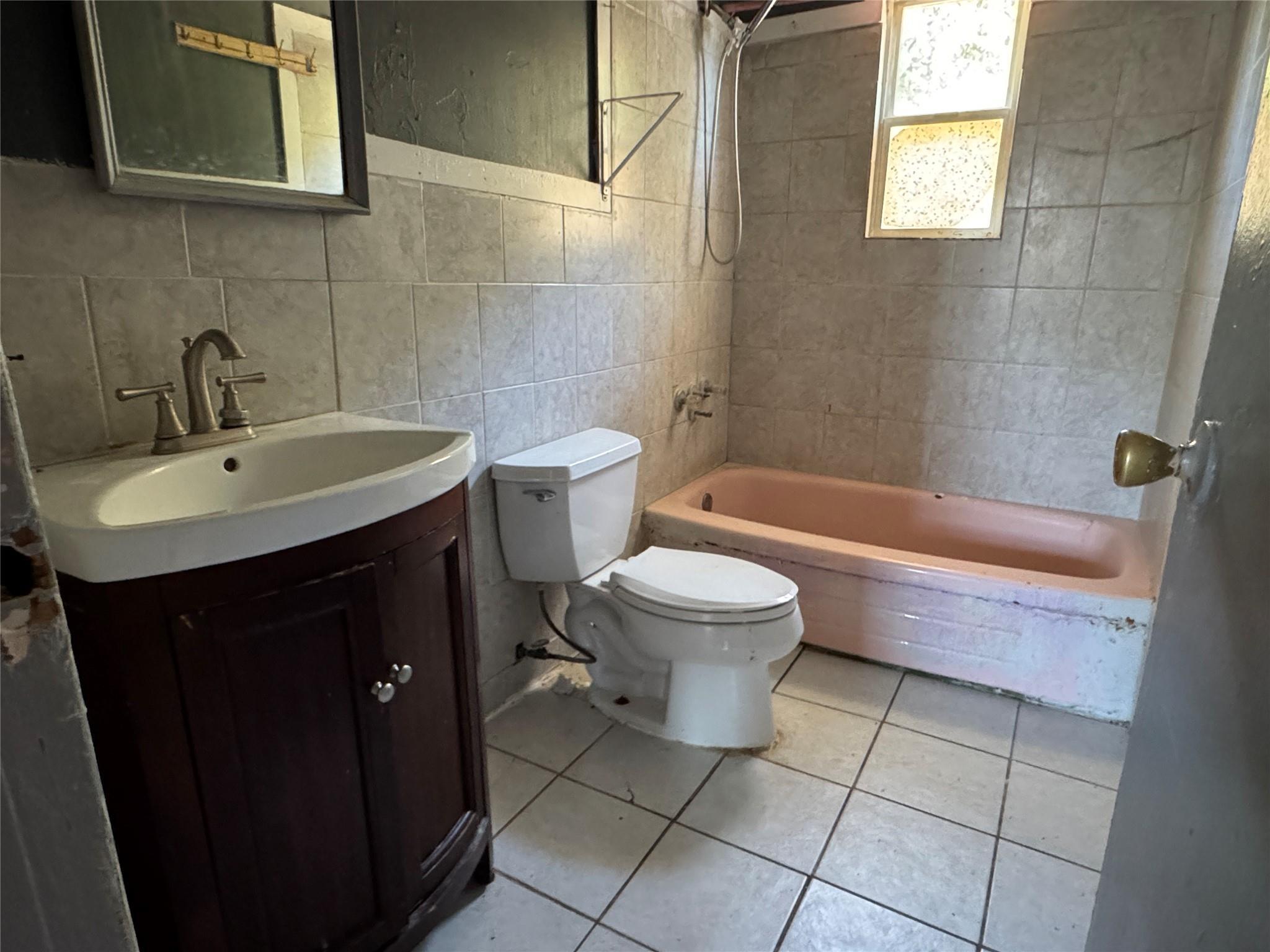 Single Family Candlewood  Suffolk County, NY 11706, MLS-859487-4