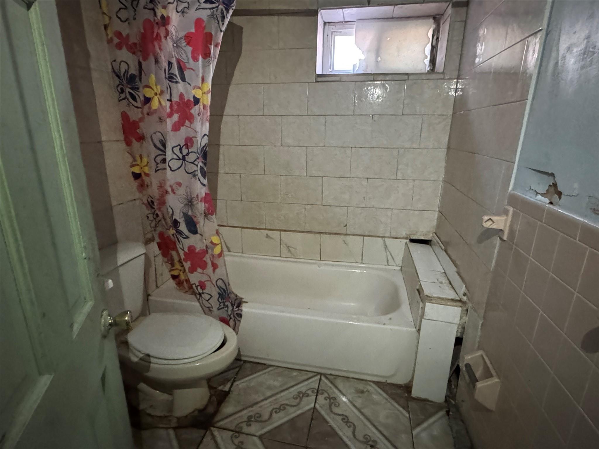 Single Family Candlewood  Suffolk County, NY 11706, MLS-859487-7