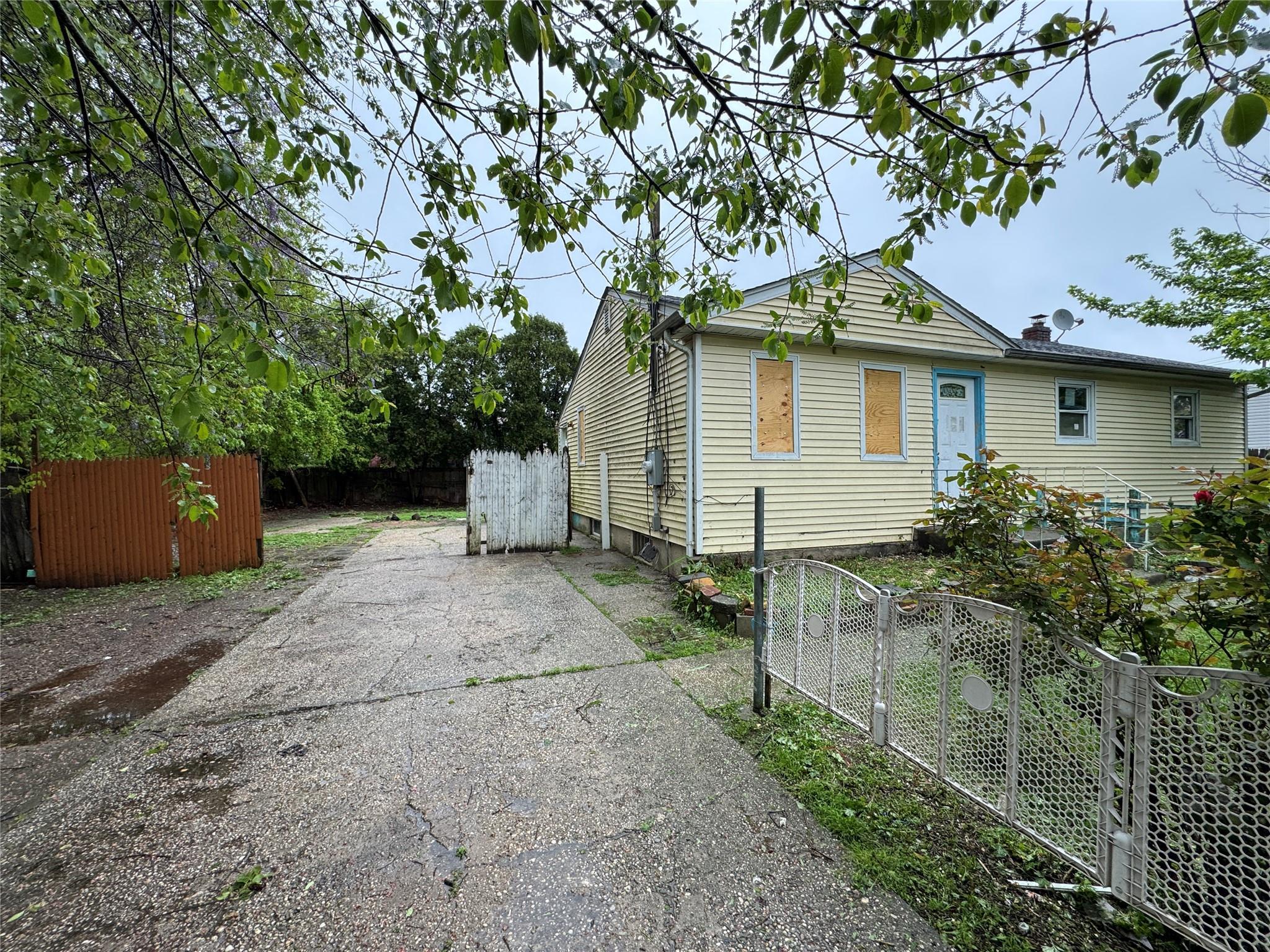 Single Family Candlewood  Suffolk County, NY 11706, MLS-859487-8