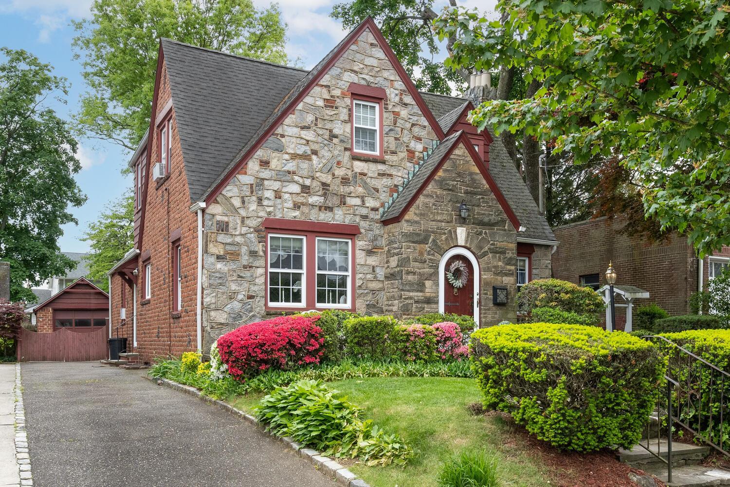 Single Family Meadowsweet  Nassau County, NY 11501, MLS-859526-24