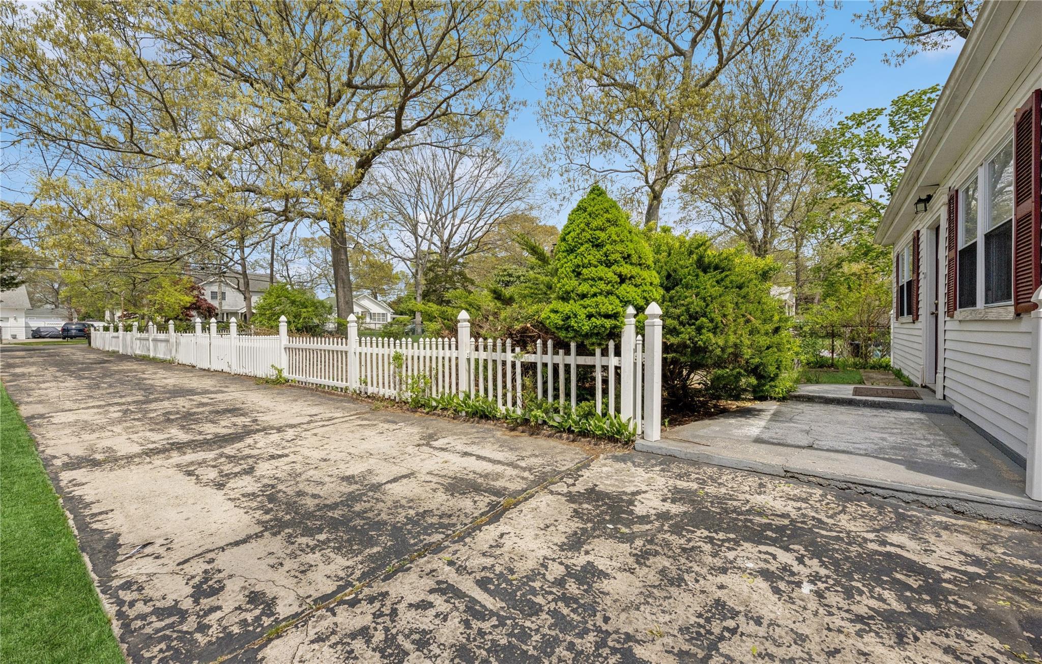 Single Family Oakdale  Suffolk County, NY 11784, MLS-859547-3