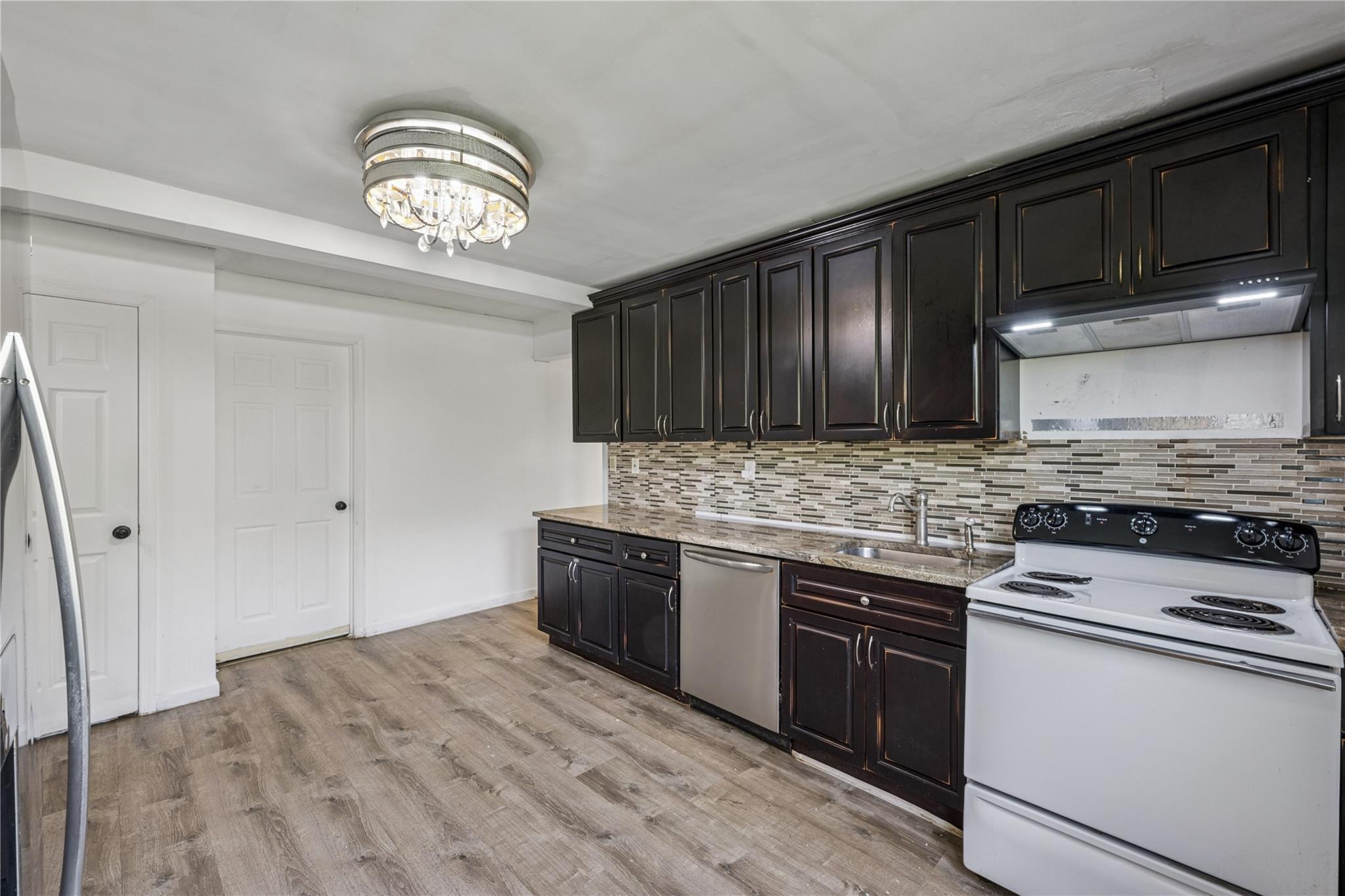 Single Family Oakdale  Suffolk County, NY 11784, MLS-859547-9