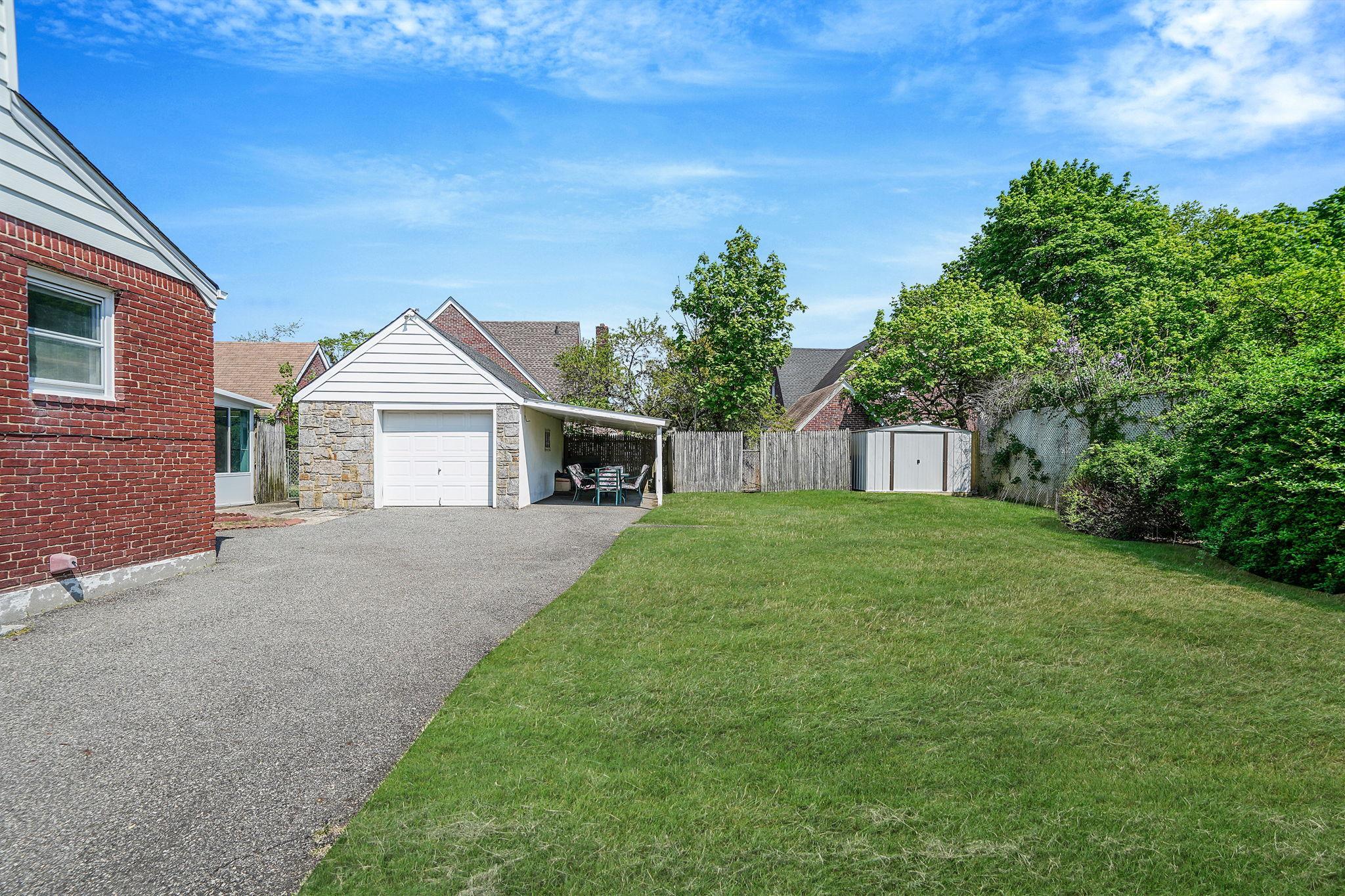 Single Family Elmwood  Nassau County, NY 11550, MLS-859568-32