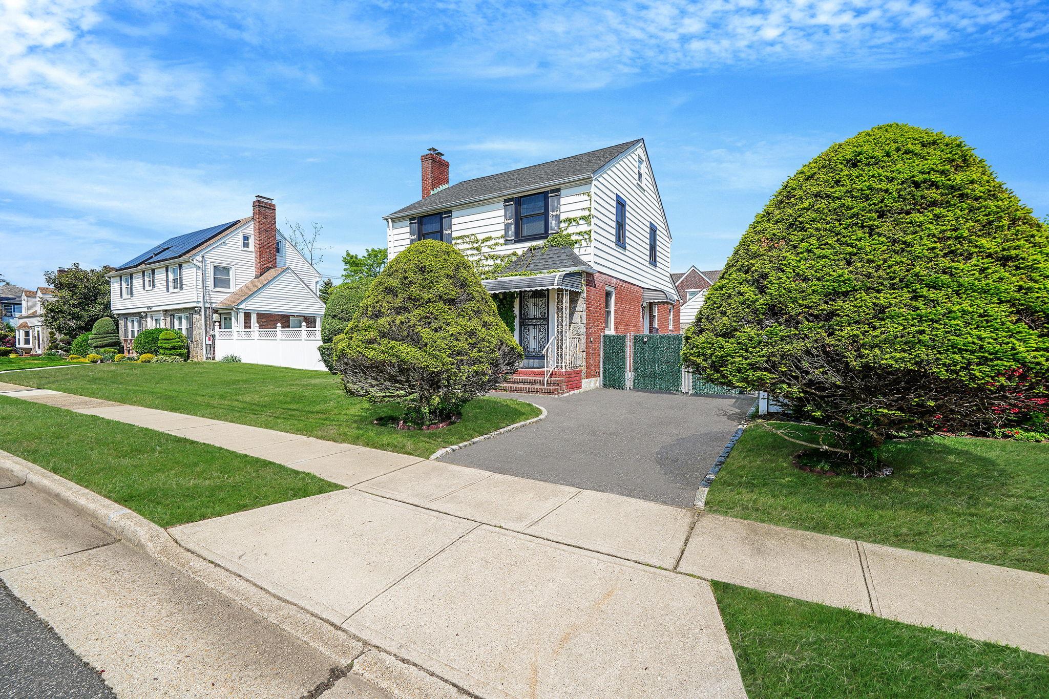 Single Family Elmwood  Nassau County, NY 11550, MLS-859568-35