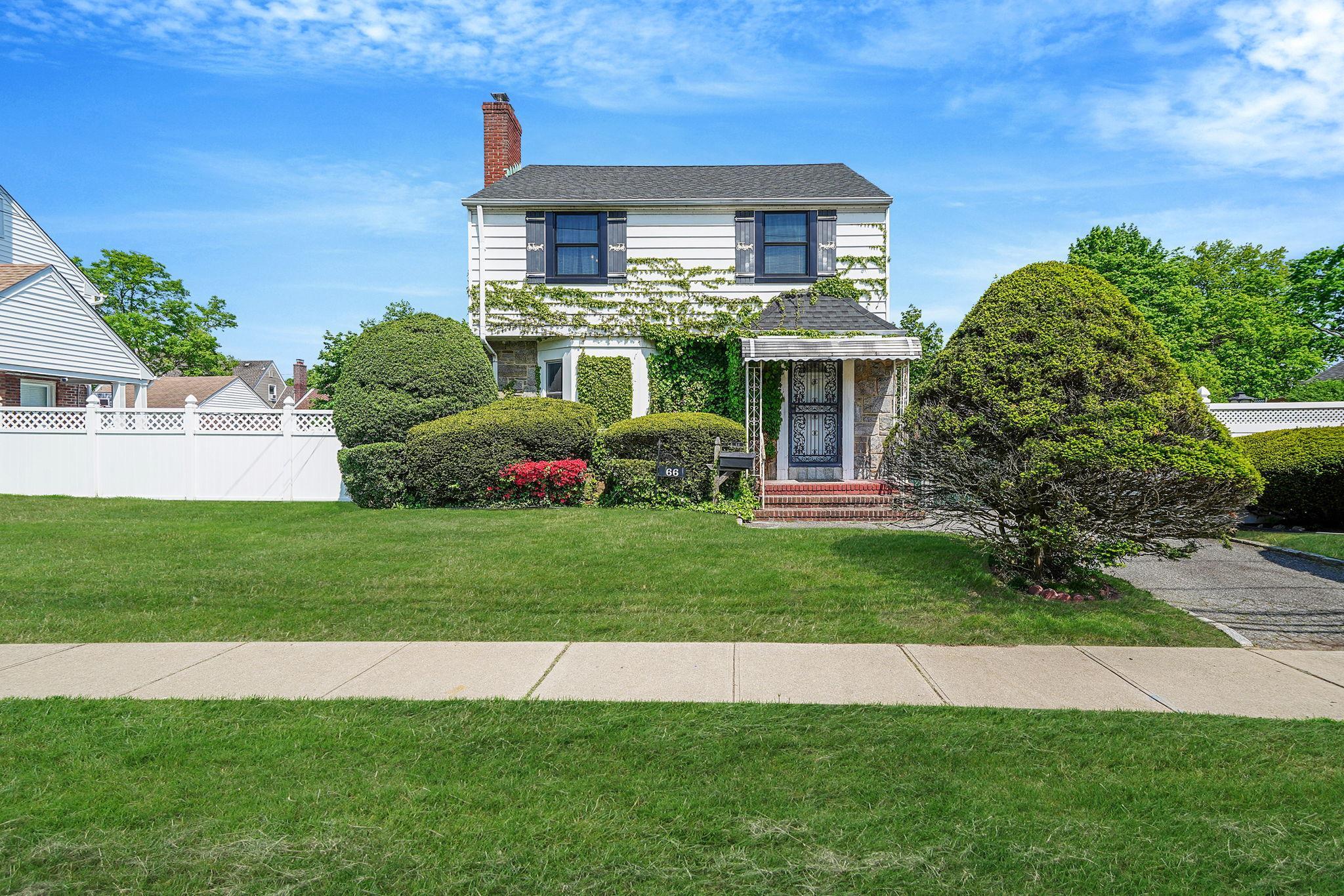 Single Family Elmwood  Nassau County, NY 11550, MLS-859568-36