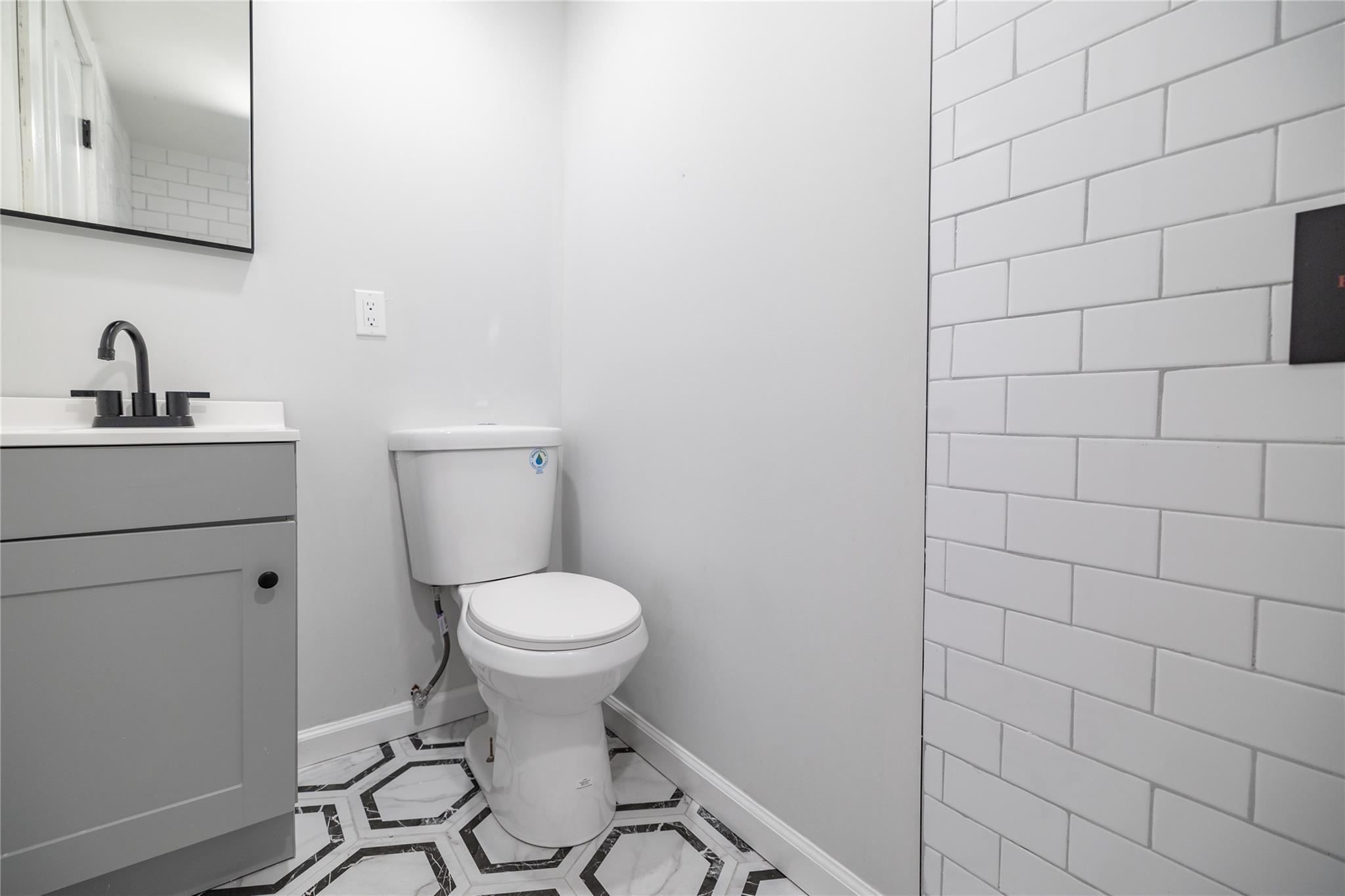 Single Family Brunswick  Queens, NY 11691, MLS-859588-28