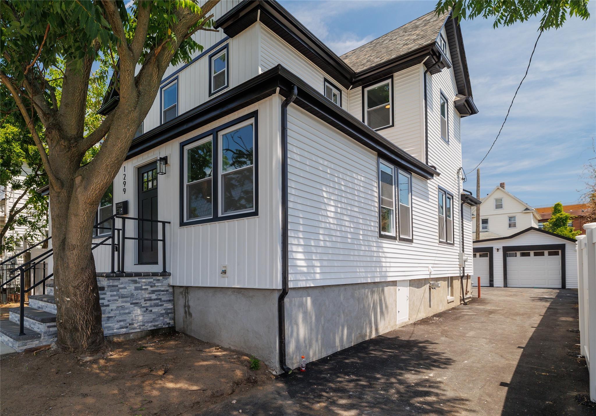 Single Family Brunswick  Queens, NY 11691, MLS-859588-32