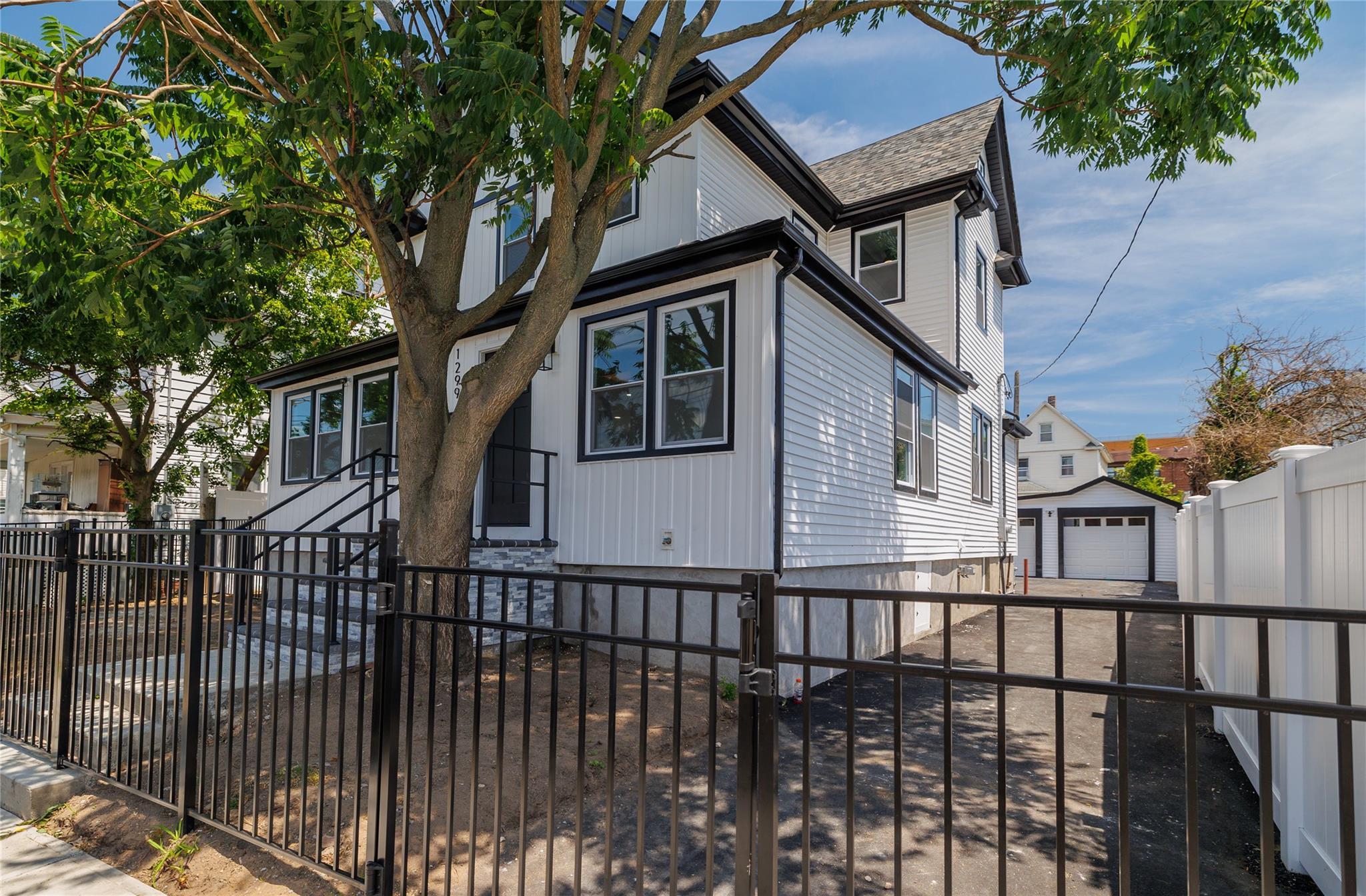 Single Family Brunswick  Queens, NY 11691, MLS-859588-33