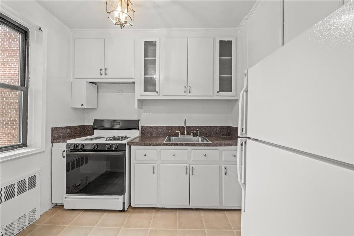 Coop Johnson  Bronx, NY 10463, MLS-859605-5