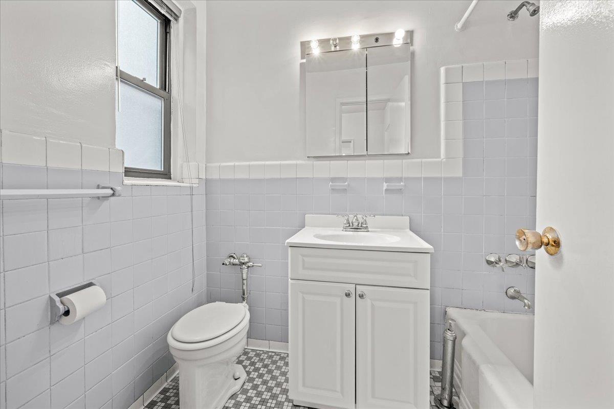 Coop Johnson  Bronx, NY 10463, MLS-859605-8