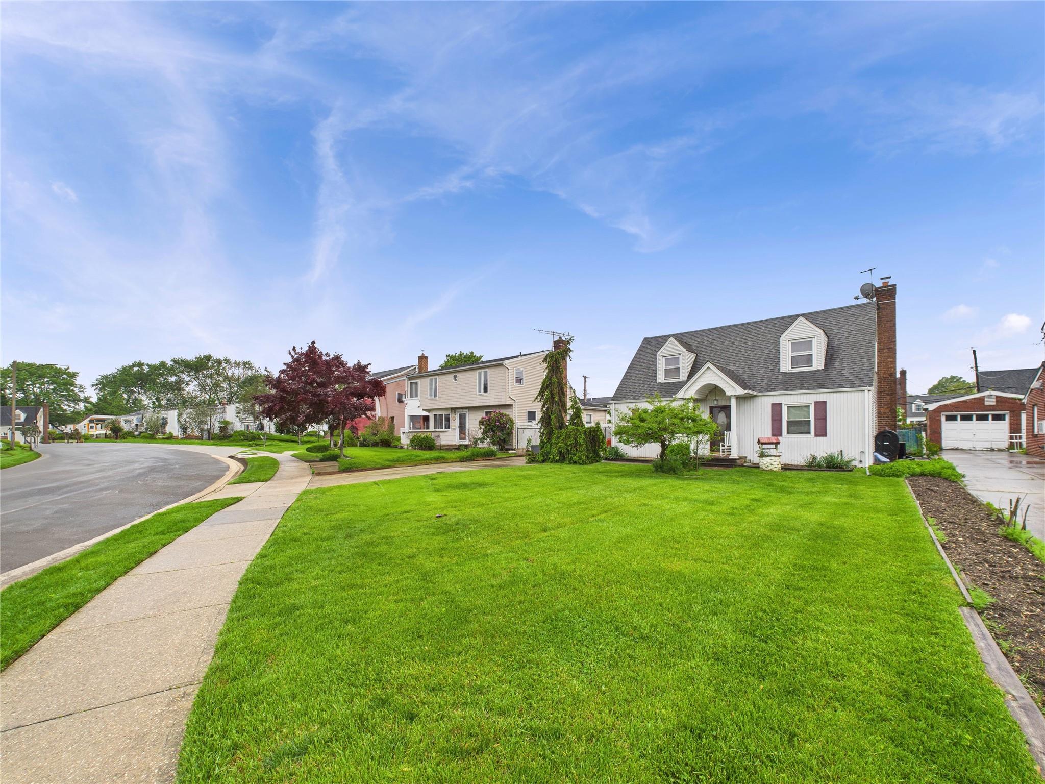 Single Family Gables  Nassau County, NY 11801, MLS-859609-3