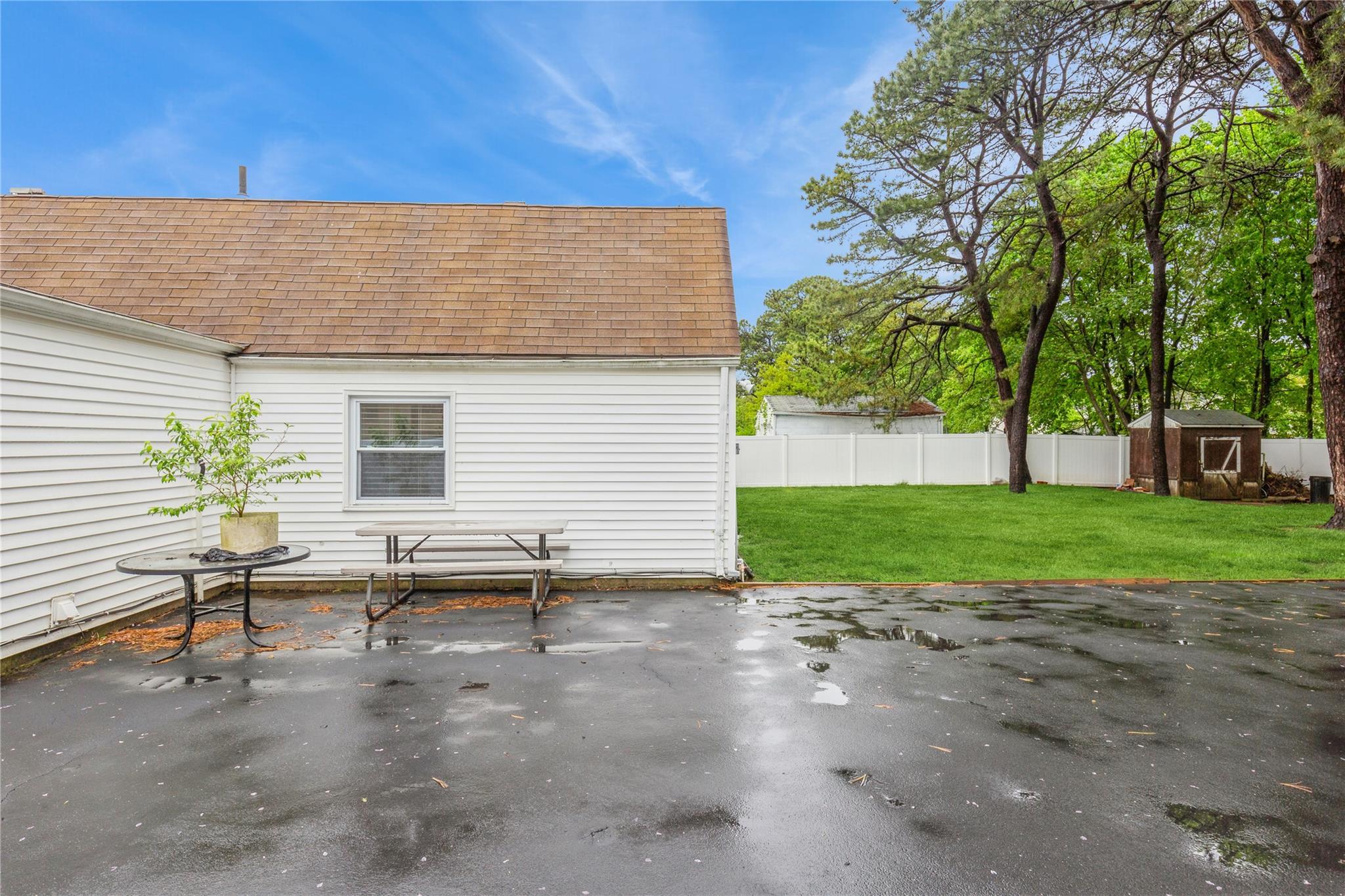 Single Family Southaven  Suffolk County, NY 11763, MLS-859655-10