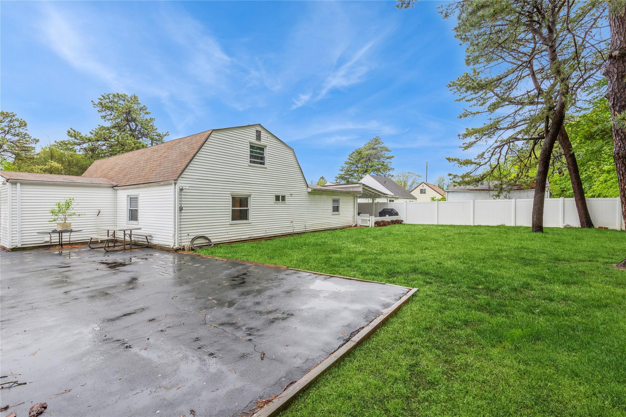 Single Family Southaven  Suffolk County, NY 11763, MLS-859655-12