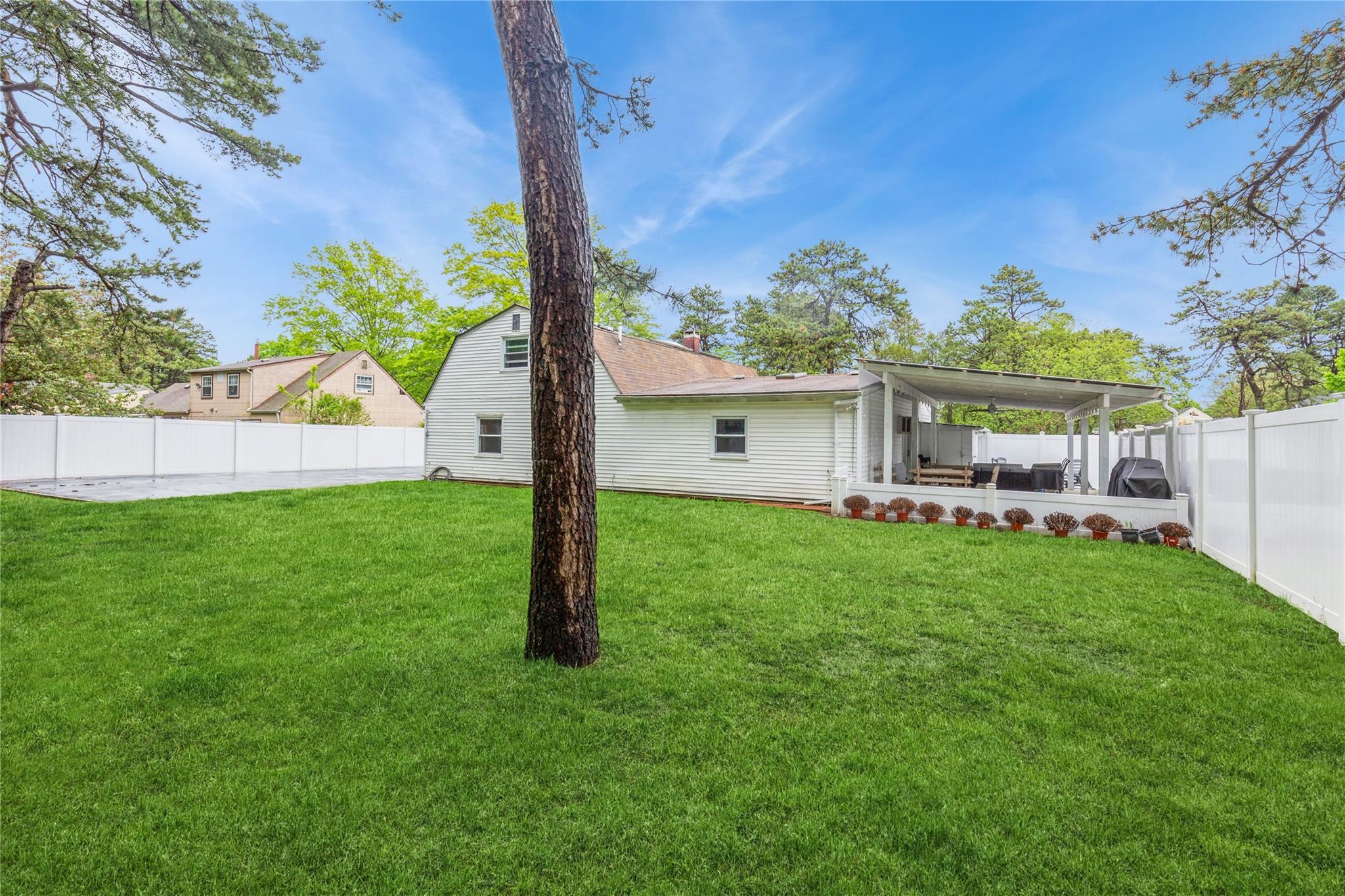 Single Family Southaven  Suffolk County, NY 11763, MLS-859655-14
