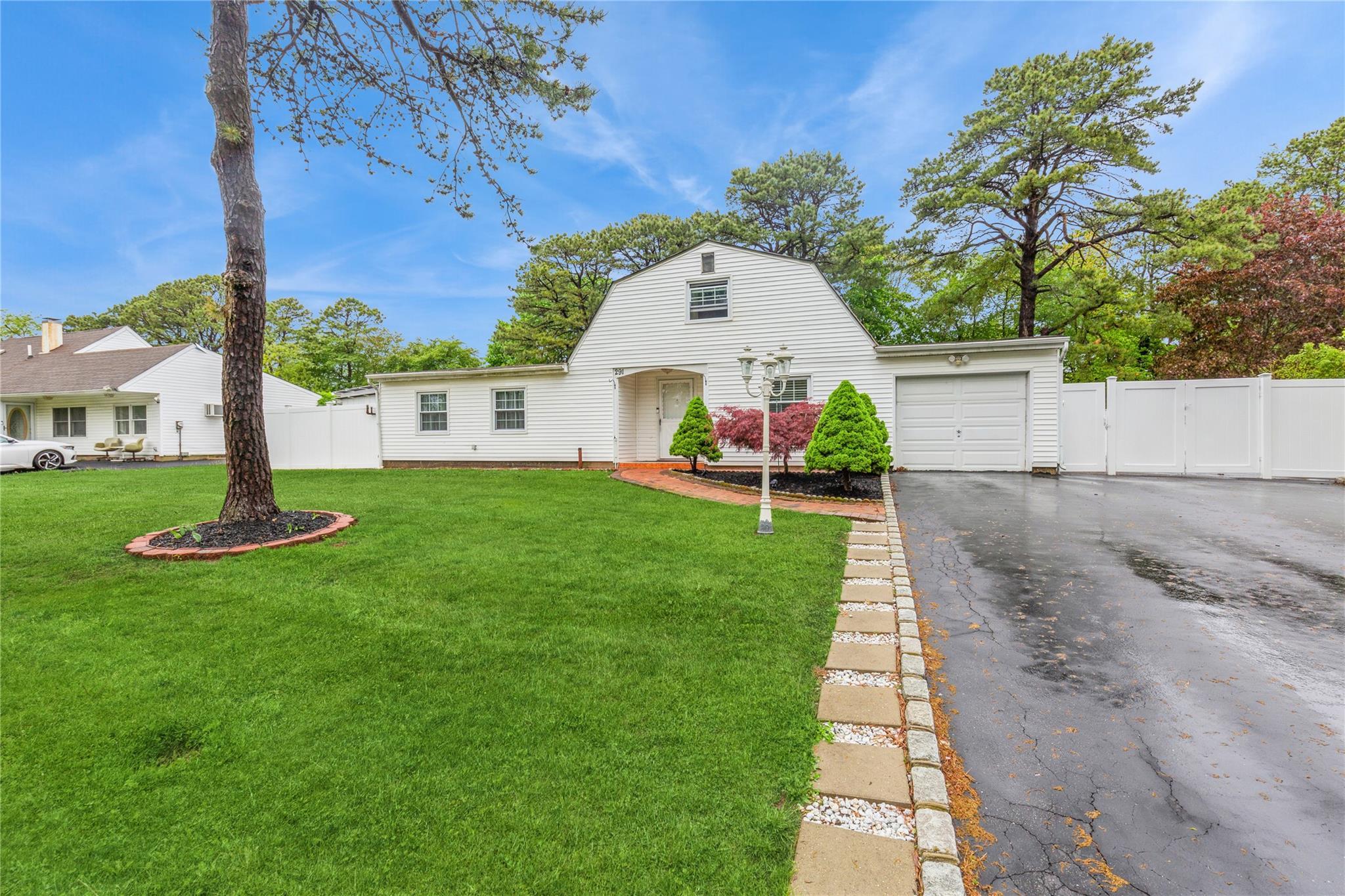 Single Family Southaven  Suffolk County, NY 11763, MLS-859655-7