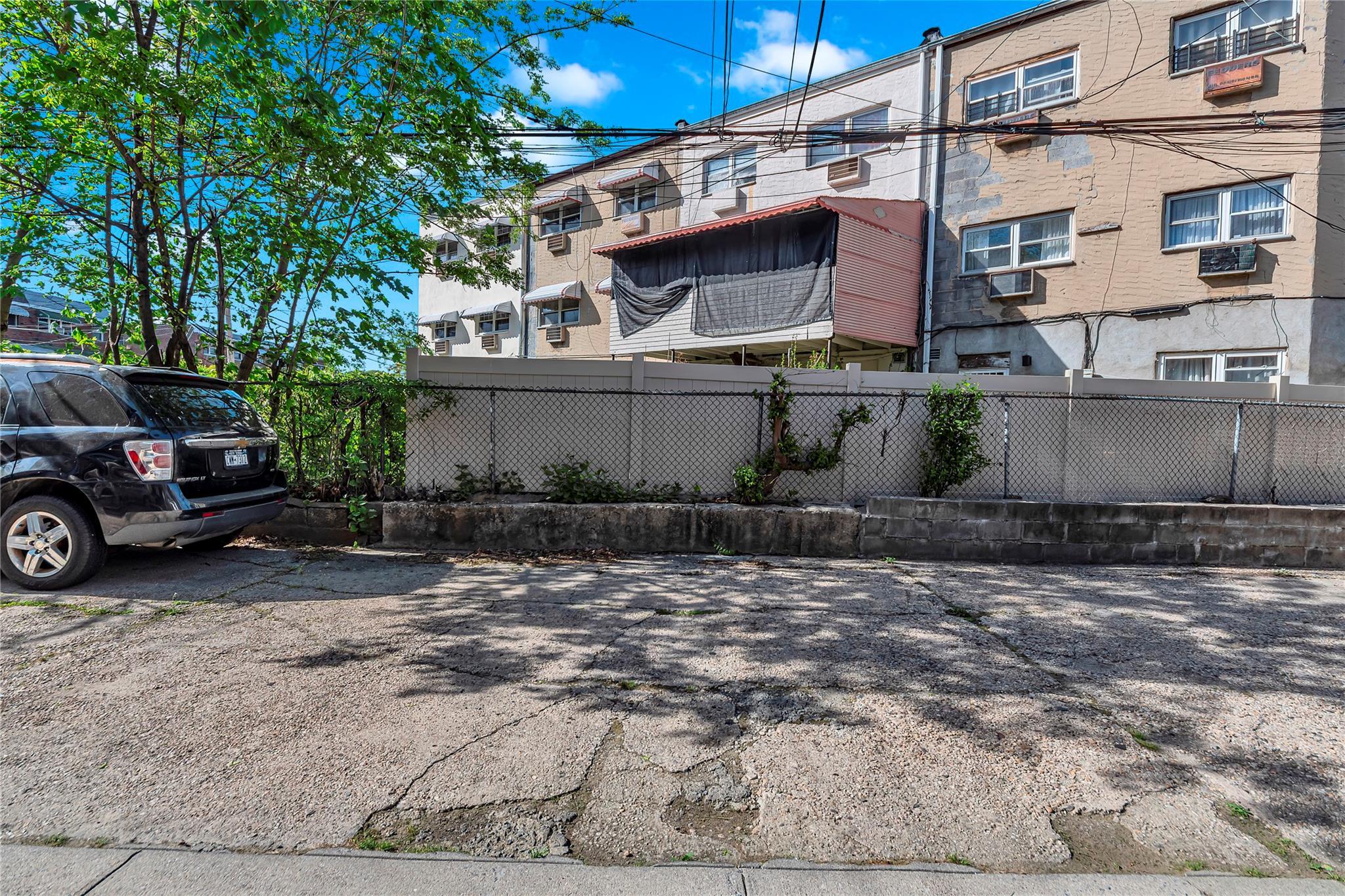 Single Family Grenada  Bronx, NY 10466, MLS-859664-17